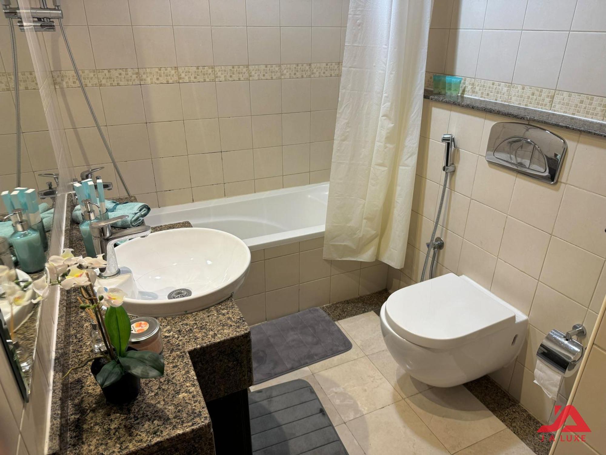 Elegant Marina & Sea View Studio In Bay Central Tower, Marina With Modern Gym & Pool, Steps To Jbr Beach & Metro Appartement Dubaï