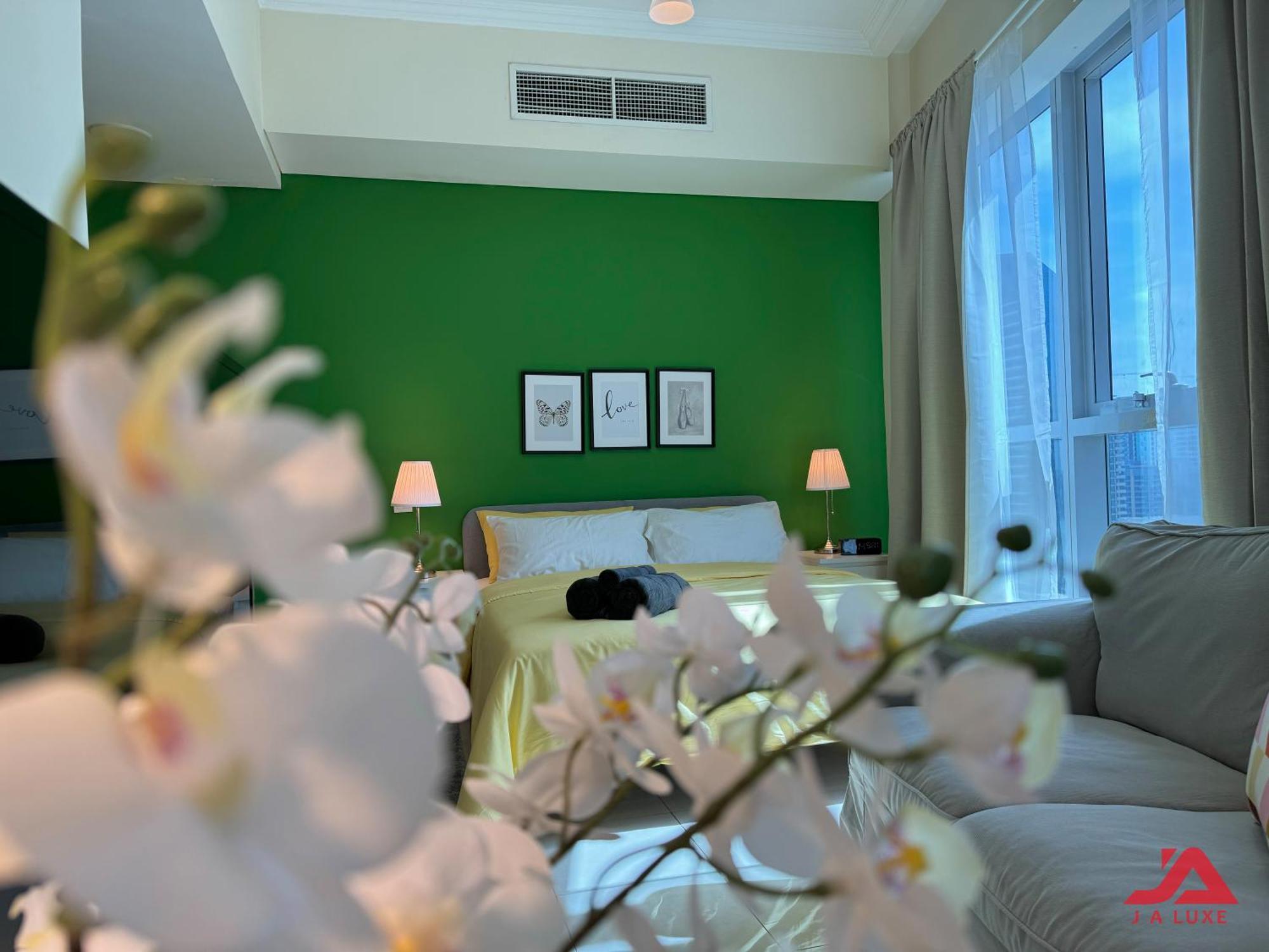 Elegant Marina & Sea View Studio In Bay Central Tower, Marina With Modern Gym & Pool, Steps To Jbr Beach & Metro * Dubaï