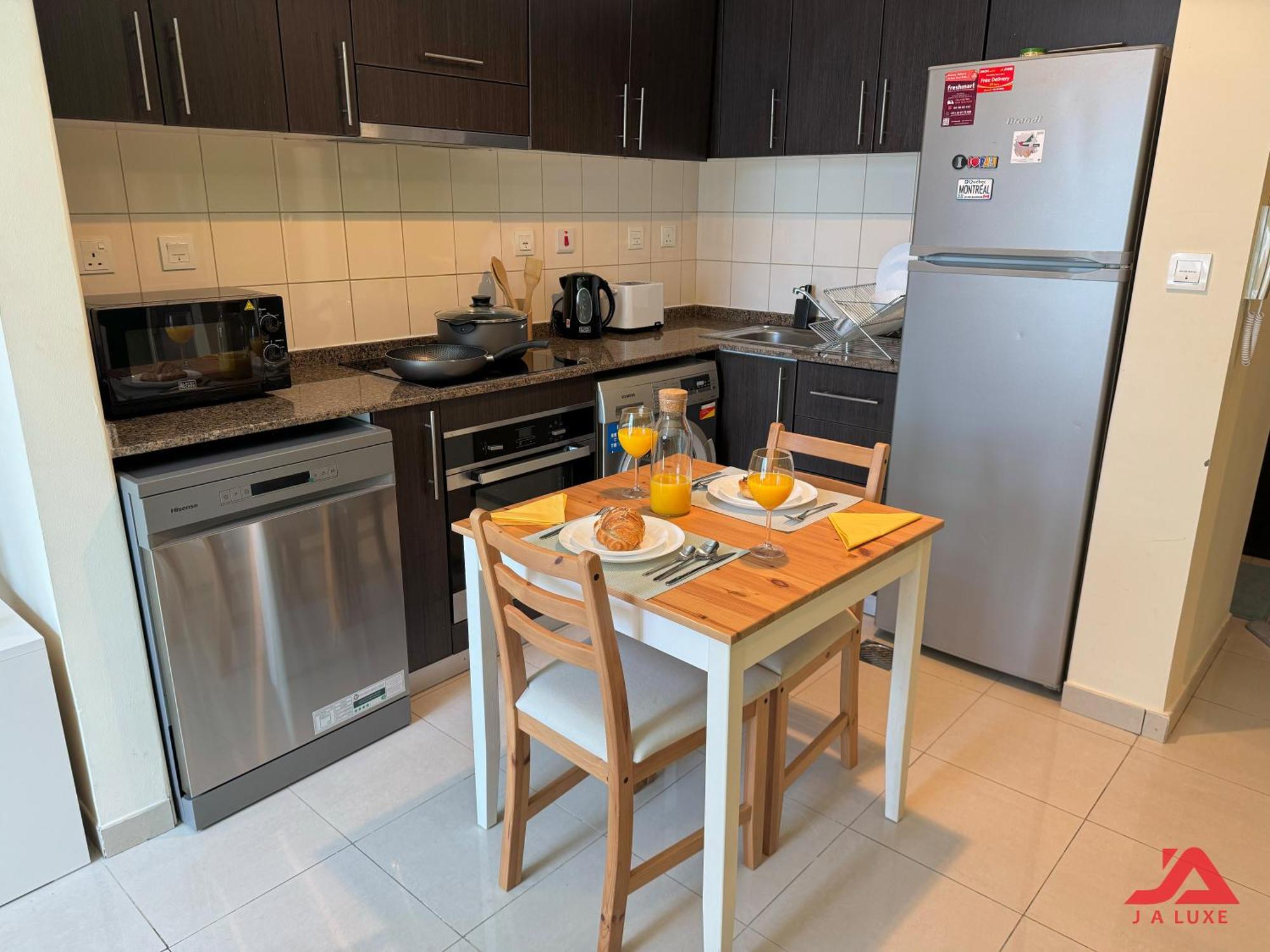 Appartement Elegant Marina & Sea View Studio In Bay Central Tower, Marina With Modern Gym & Pool, Steps To Jbr Beach & Metro