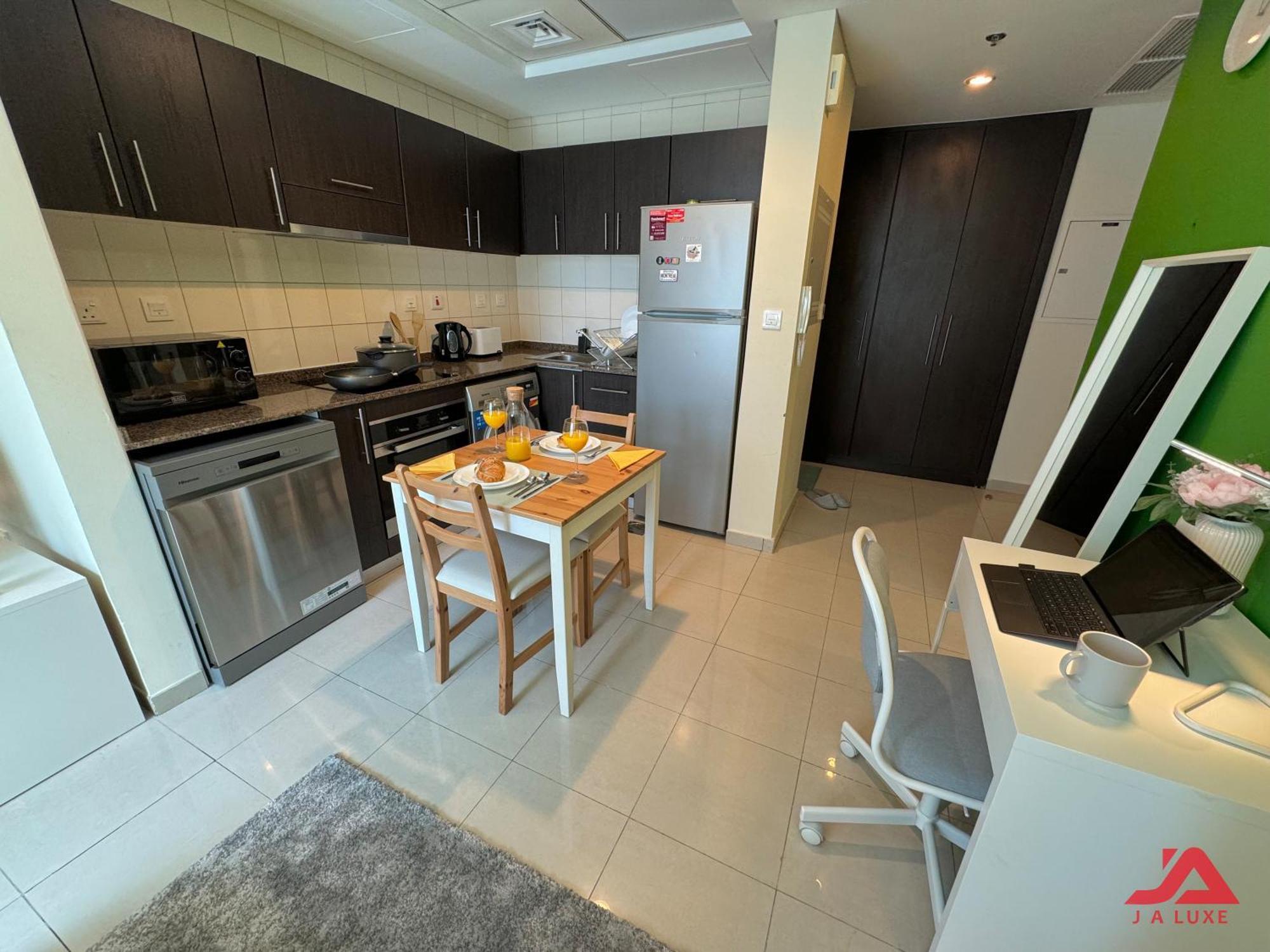 Elegant Marina & Sea View Studio In Bay Central Tower, Marina With Modern Gym & Pool, Steps To Jbr Beach & Metro Appartement