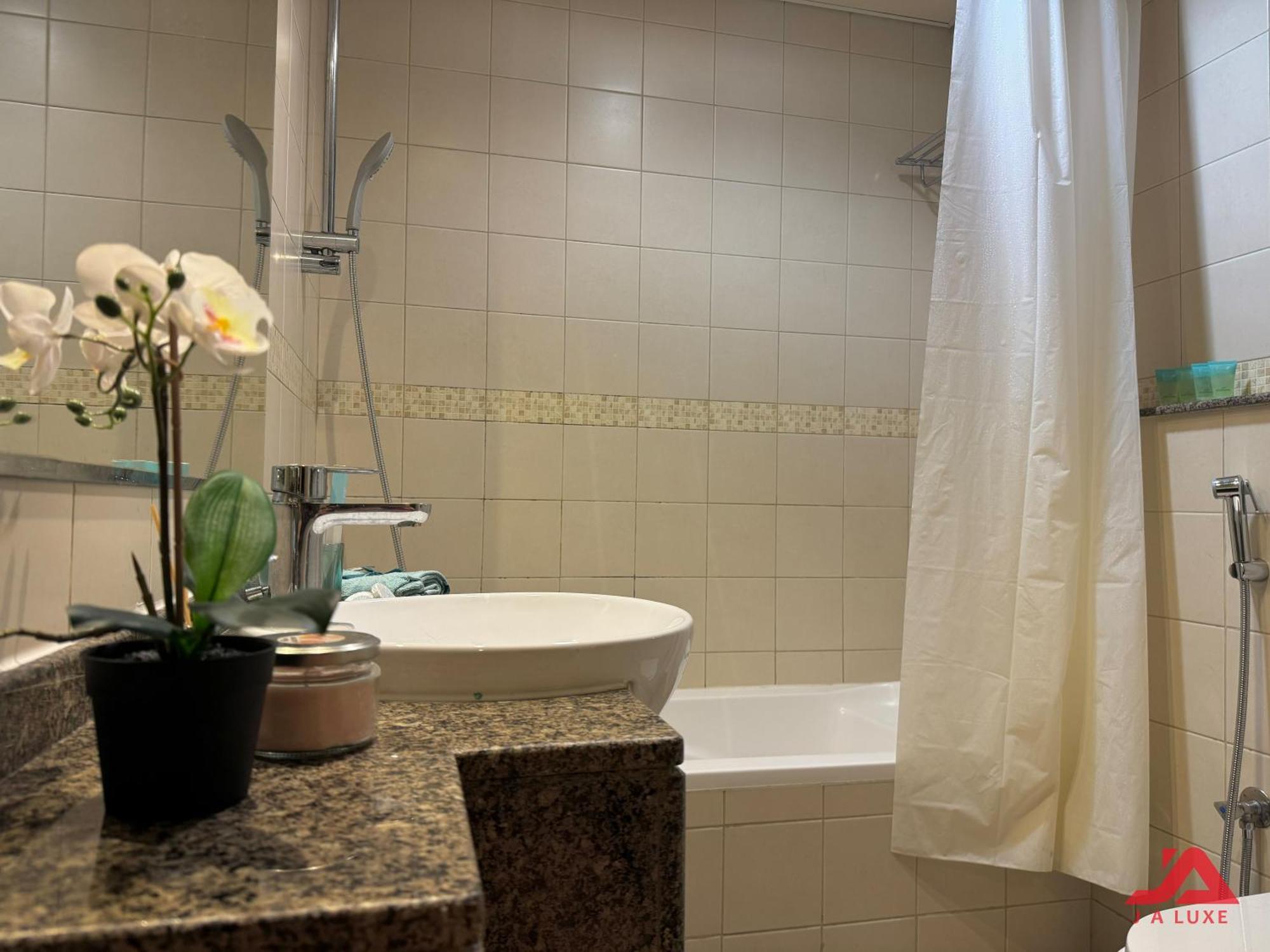 Elegant Marina & Sea View Studio In Bay Central Tower, Marina With Modern Gym & Pool, Steps To Jbr Beach & Metro Appartement Dubaï