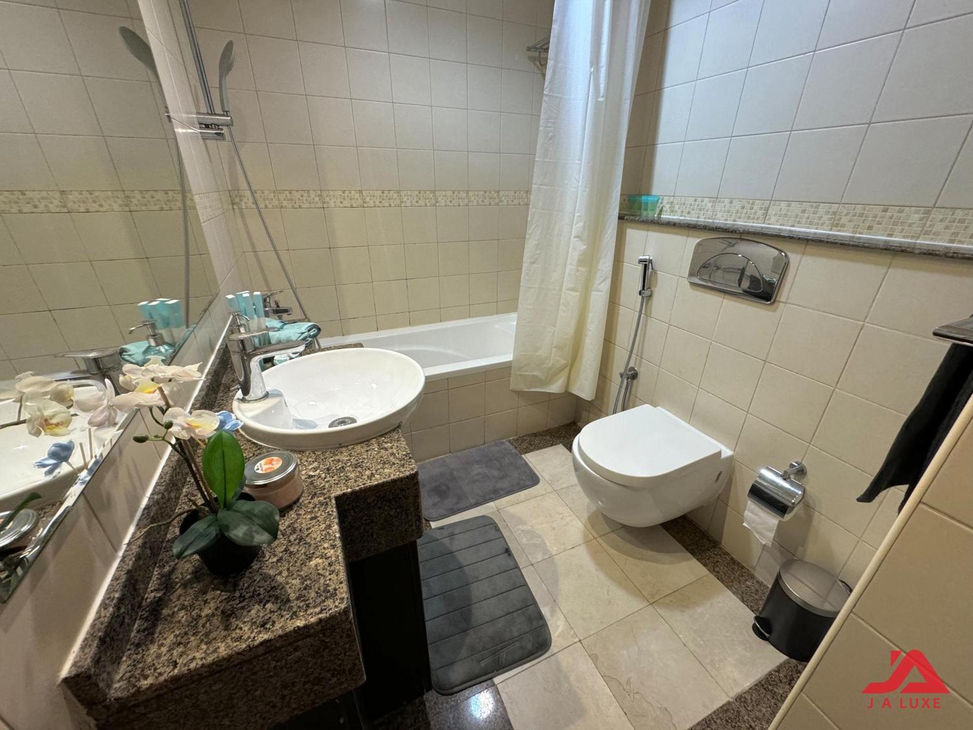 Elegant Marina & Sea View Studio In Bay Central Tower, Marina With Modern Gym & Pool, Steps To Jbr Beach & Metro Dubaï