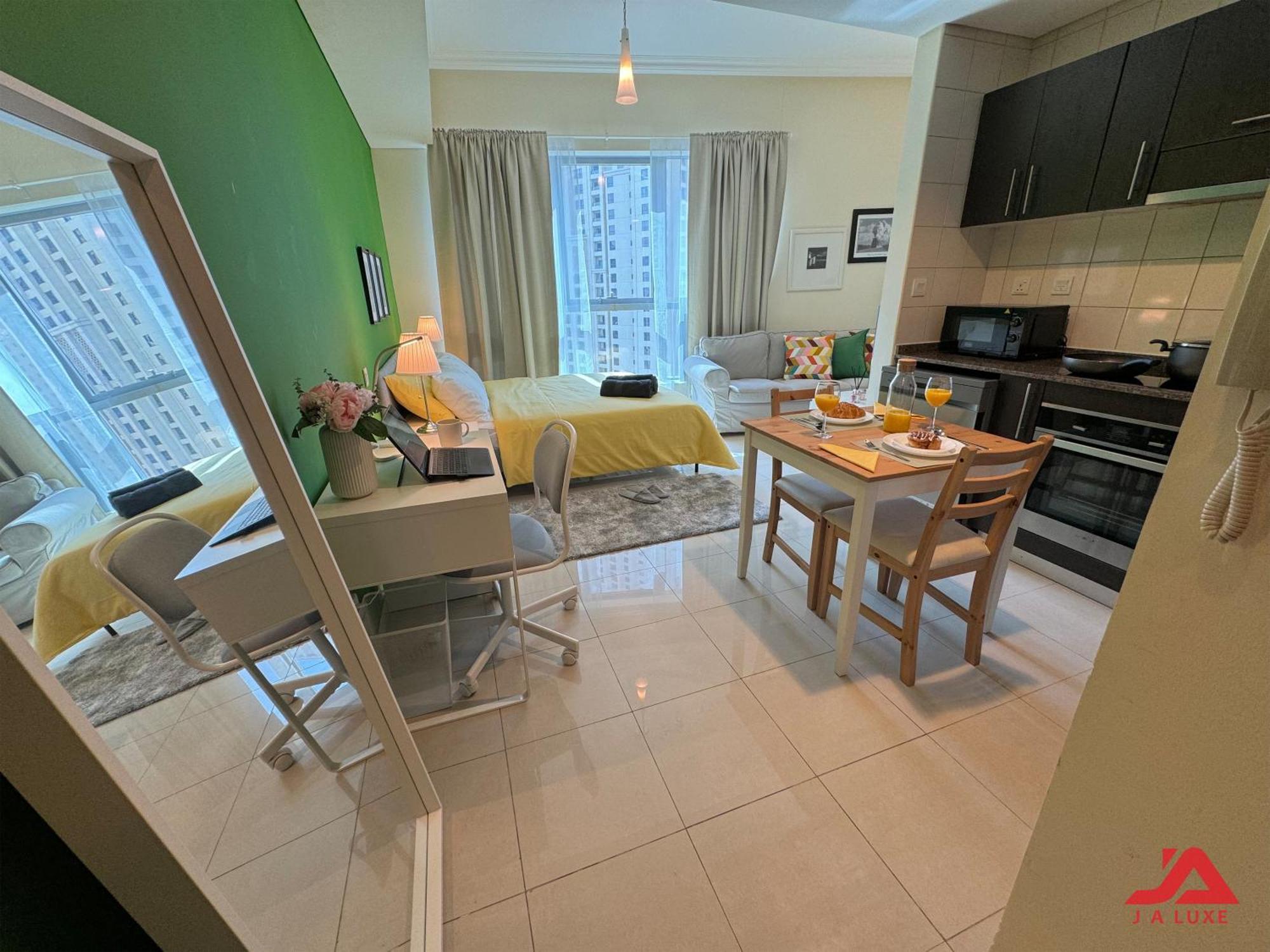 Appartement Elegant Marina & Sea View Studio In Bay Central Tower, Marina With Modern Gym & Pool, Steps To Jbr Beach & Metro Dubaï