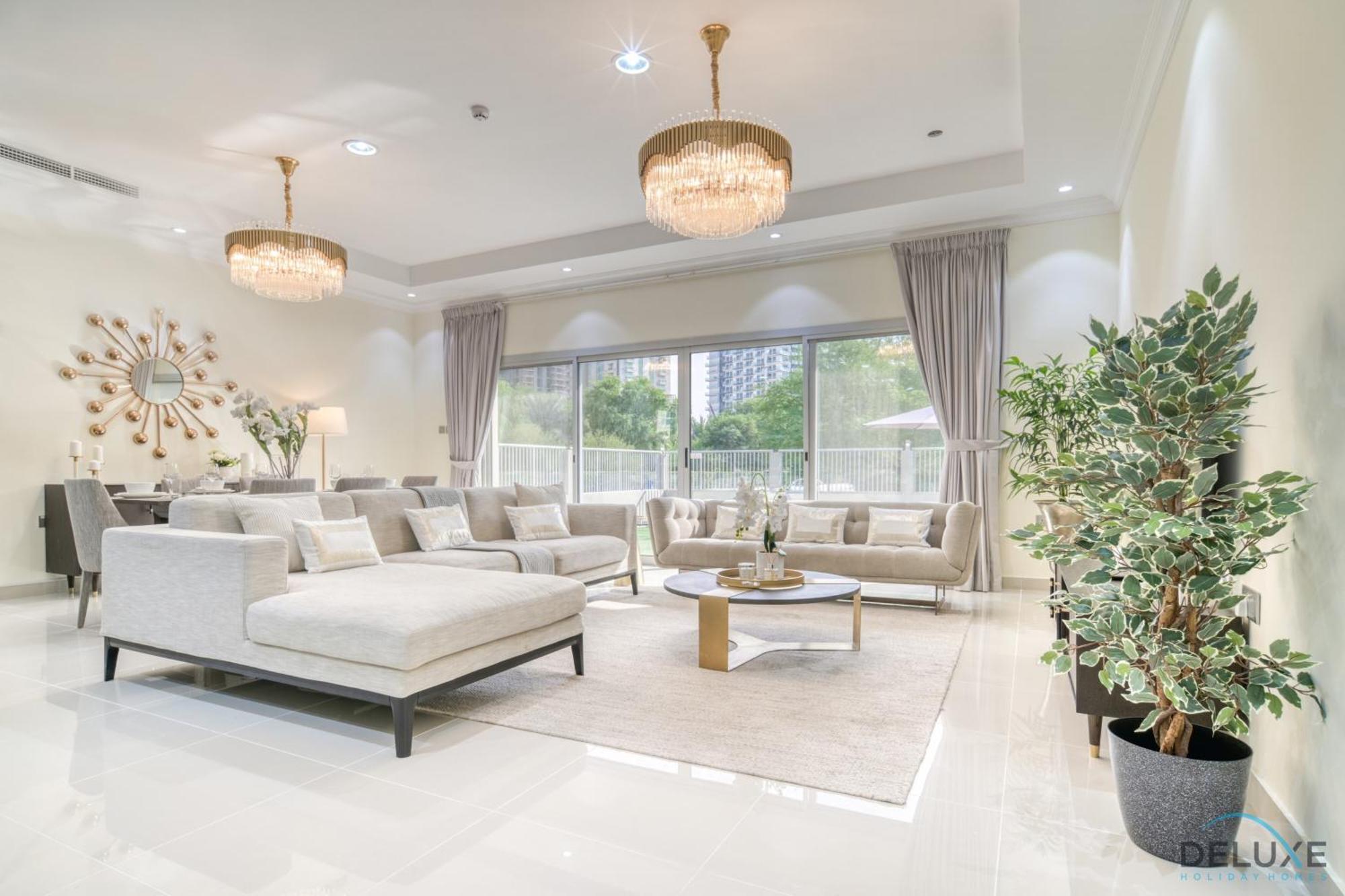 Charming 3br Townhouse With Assistant's At District 12 Jvc By Deluxe Appartement Dubai