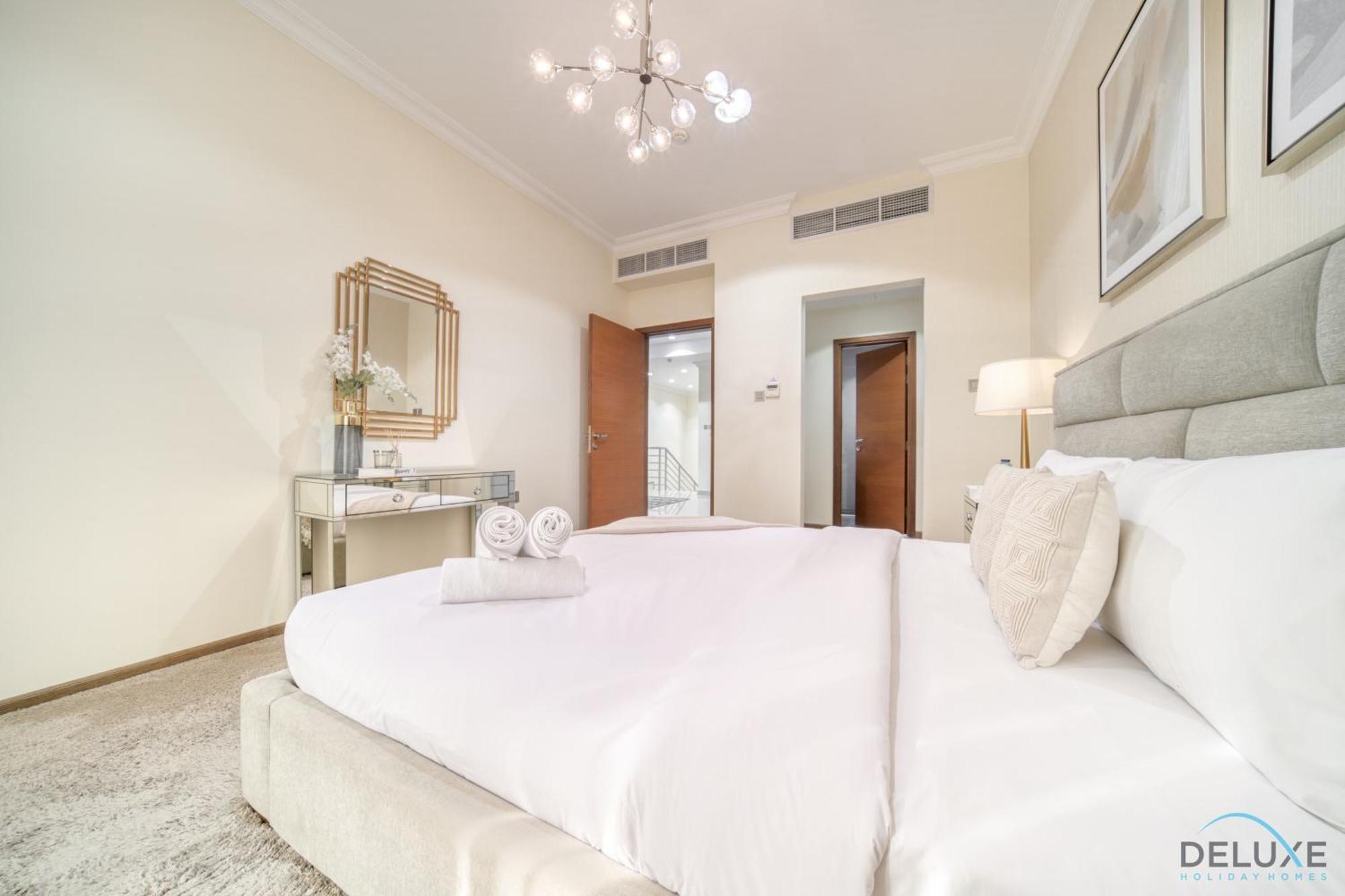 Charming 3br Townhouse With Assistant's At District 12 Jvc By Deluxe Appartement Dubai
