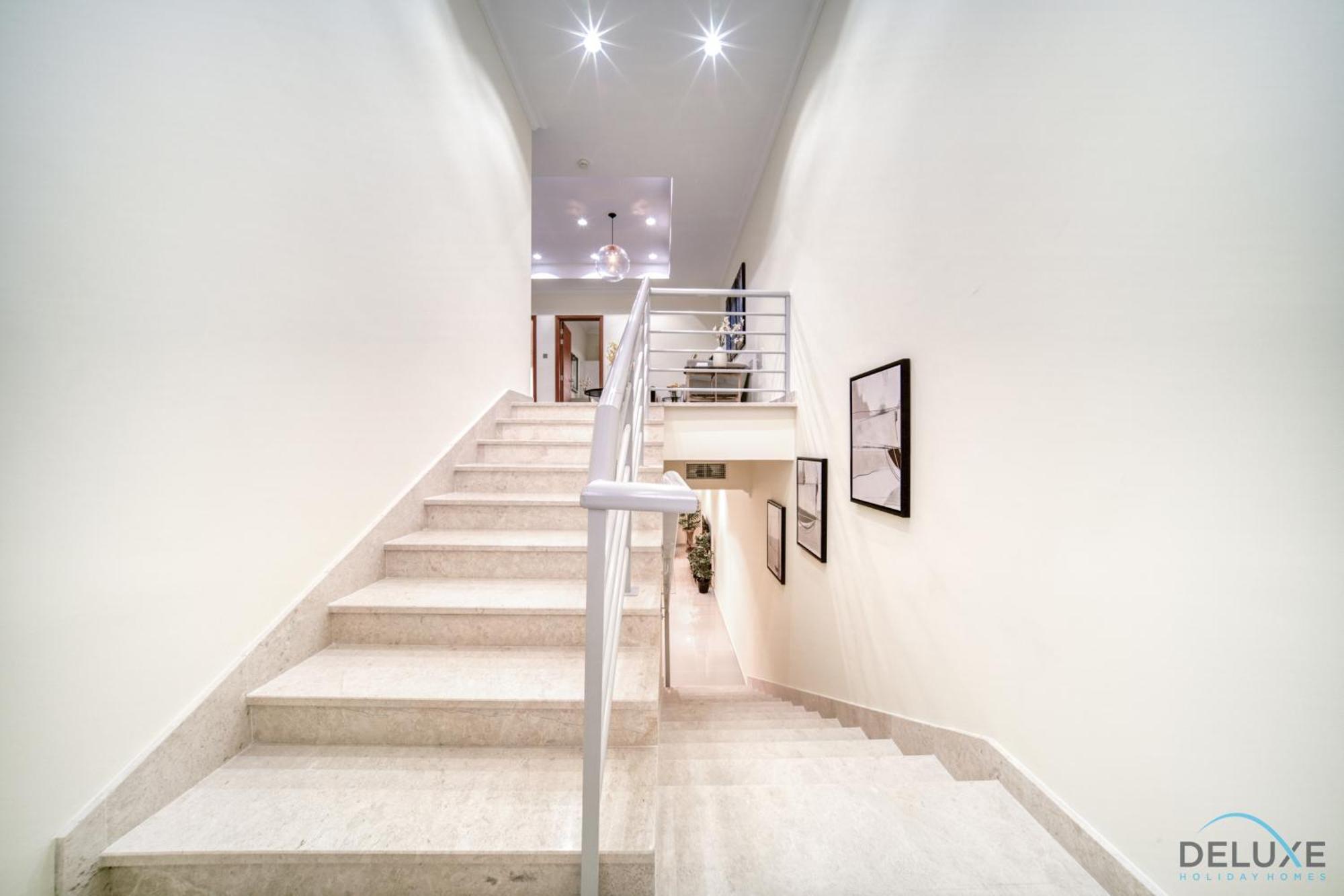 Charming 3br Townhouse With Assistant's At District 12 Jvc By Deluxe Appartement *