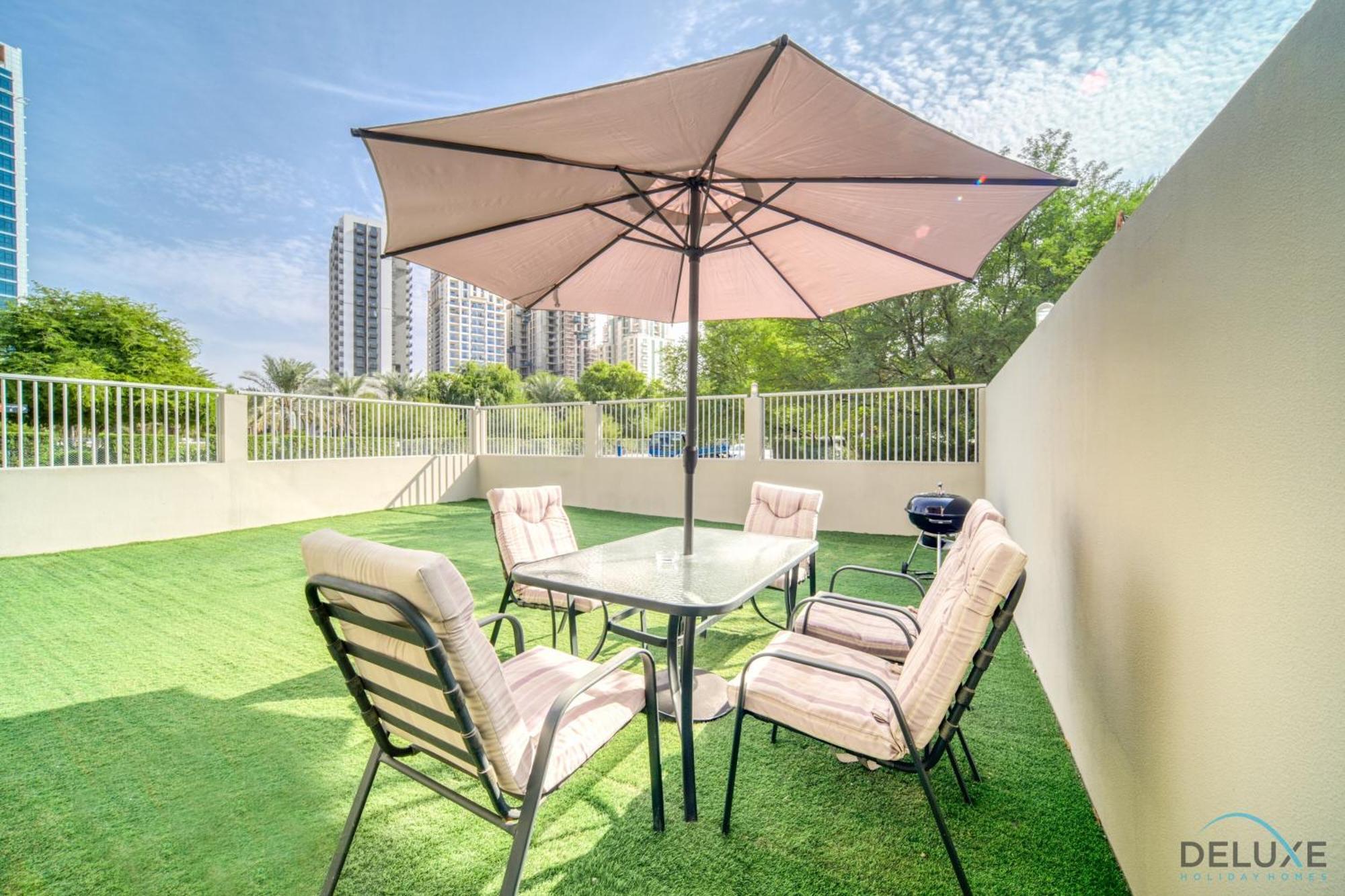 Charming 3br Townhouse With Assistant's At District 12 Jvc By Deluxe Appartement Dubai