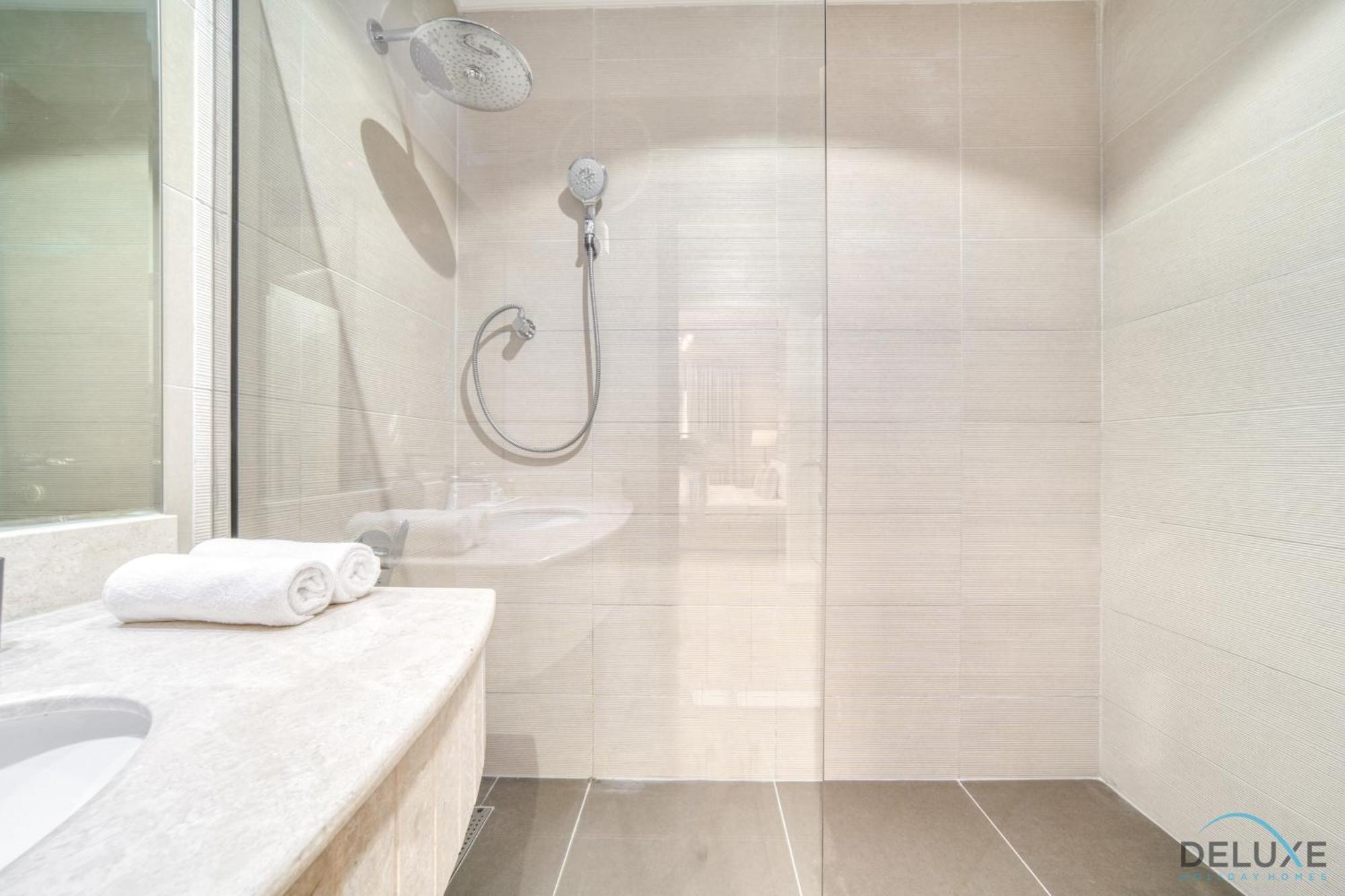 Charming 3br Townhouse With Assistant's At District 12 Jvc By Deluxe Appartement