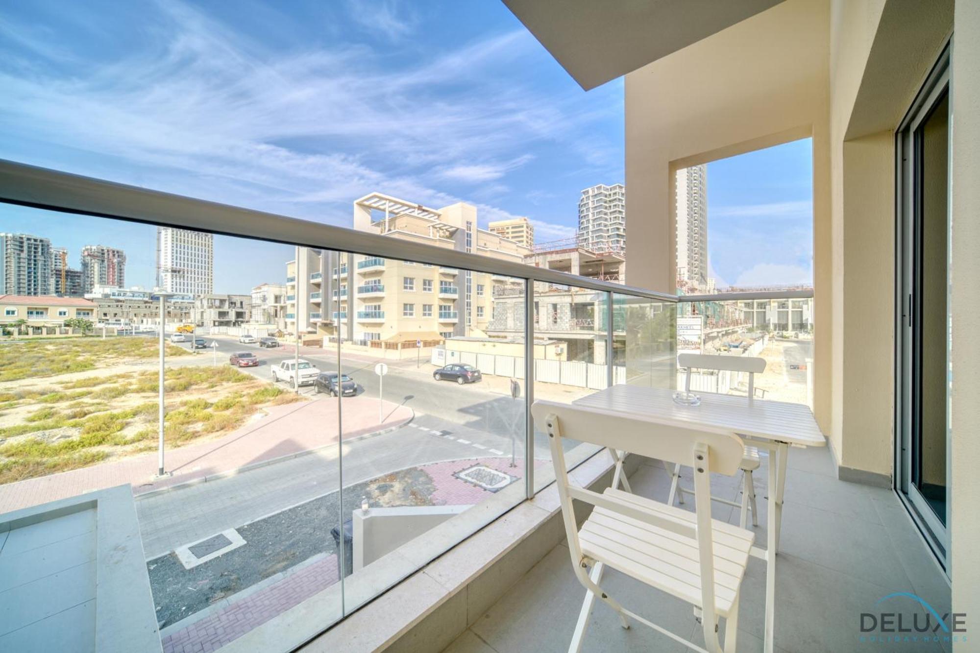 Charming 3br Townhouse With Assistant's At District 12 Jvc By Deluxe Appartement