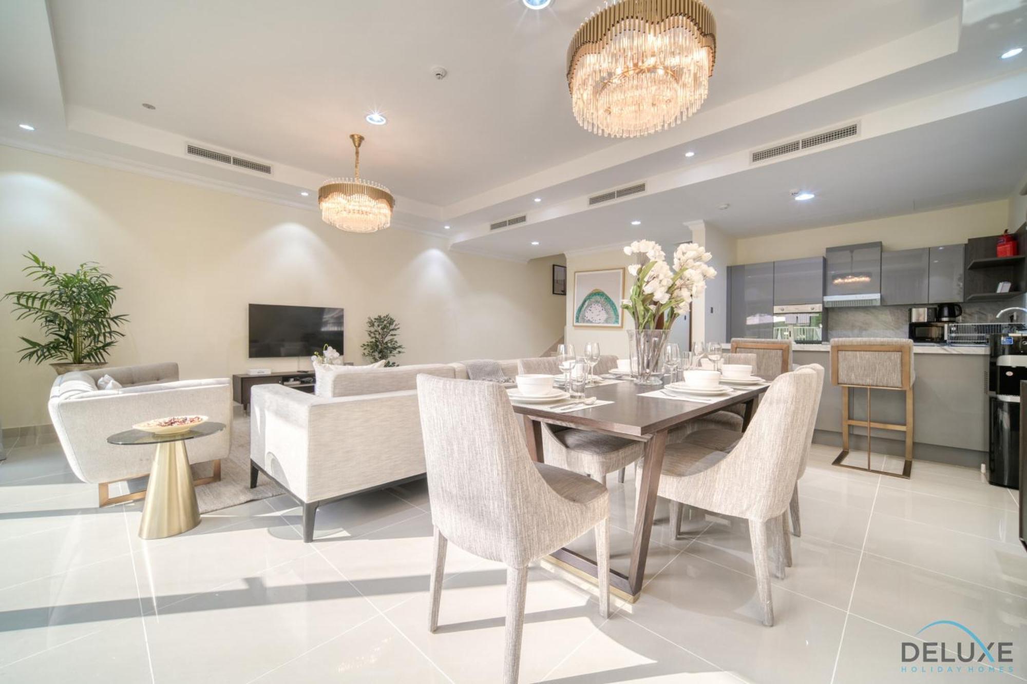 Charming 3br Townhouse With Assistant's At District 12 Jvc By Deluxe Appartement