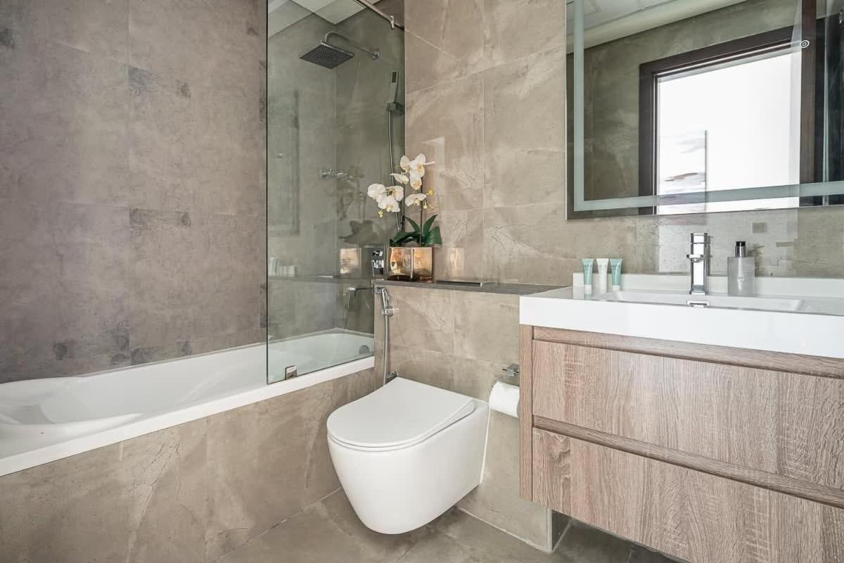 Frank Porter - Majestique 2 Apartment Dubai