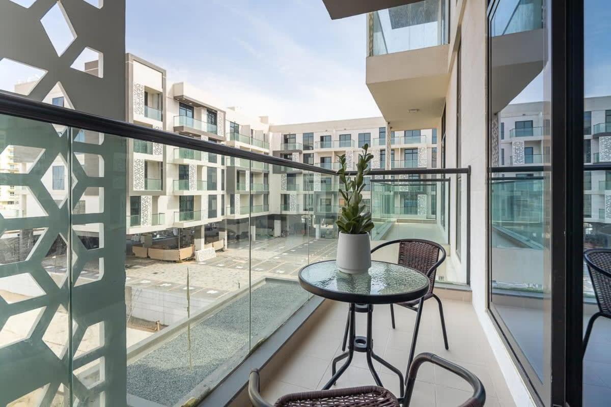 Frank Porter - Majestique 2 Apartament Dubai