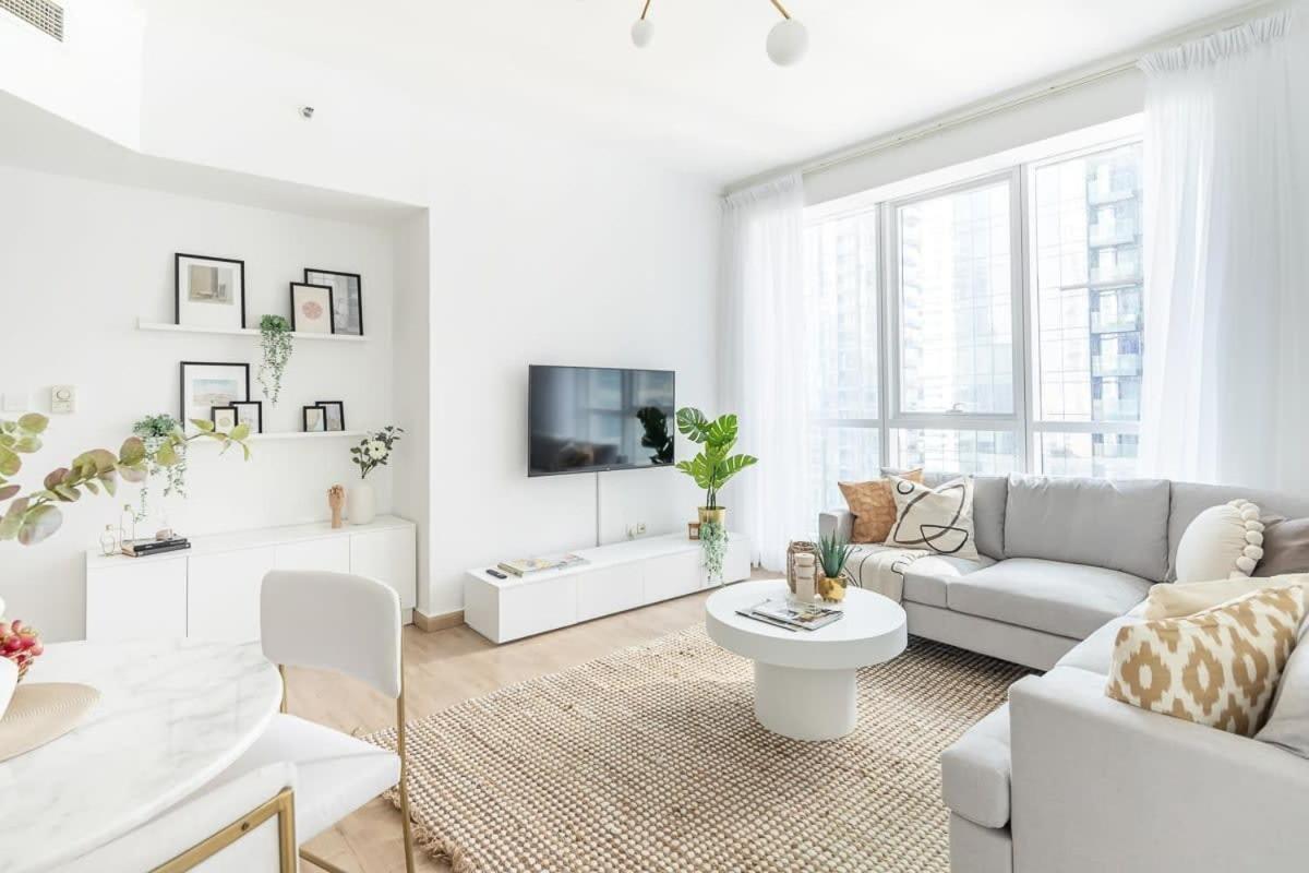 Frank Porter - Torch Tower Apartment *