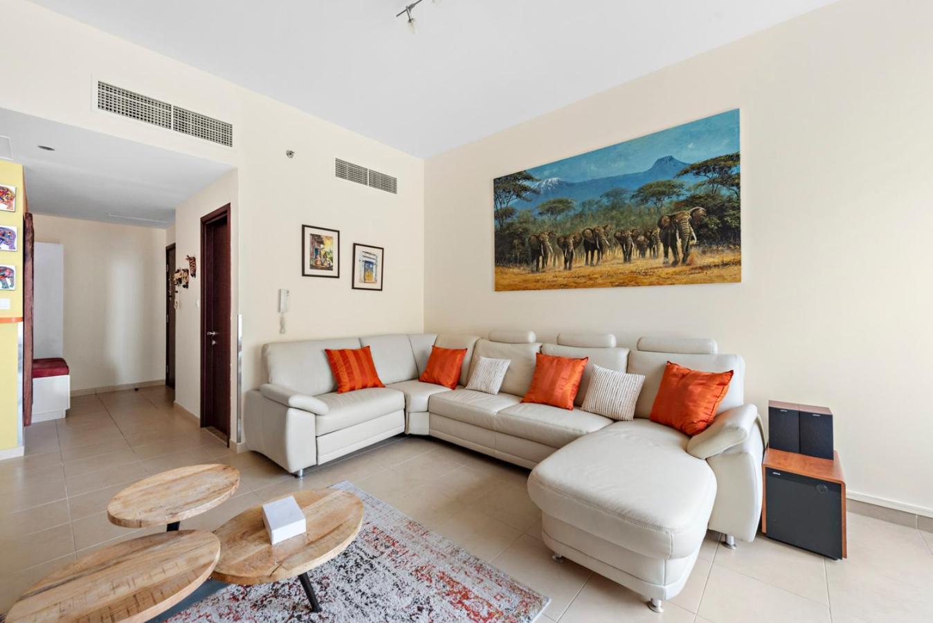 Spacious 2 Bedroom In Prime Location Dubai