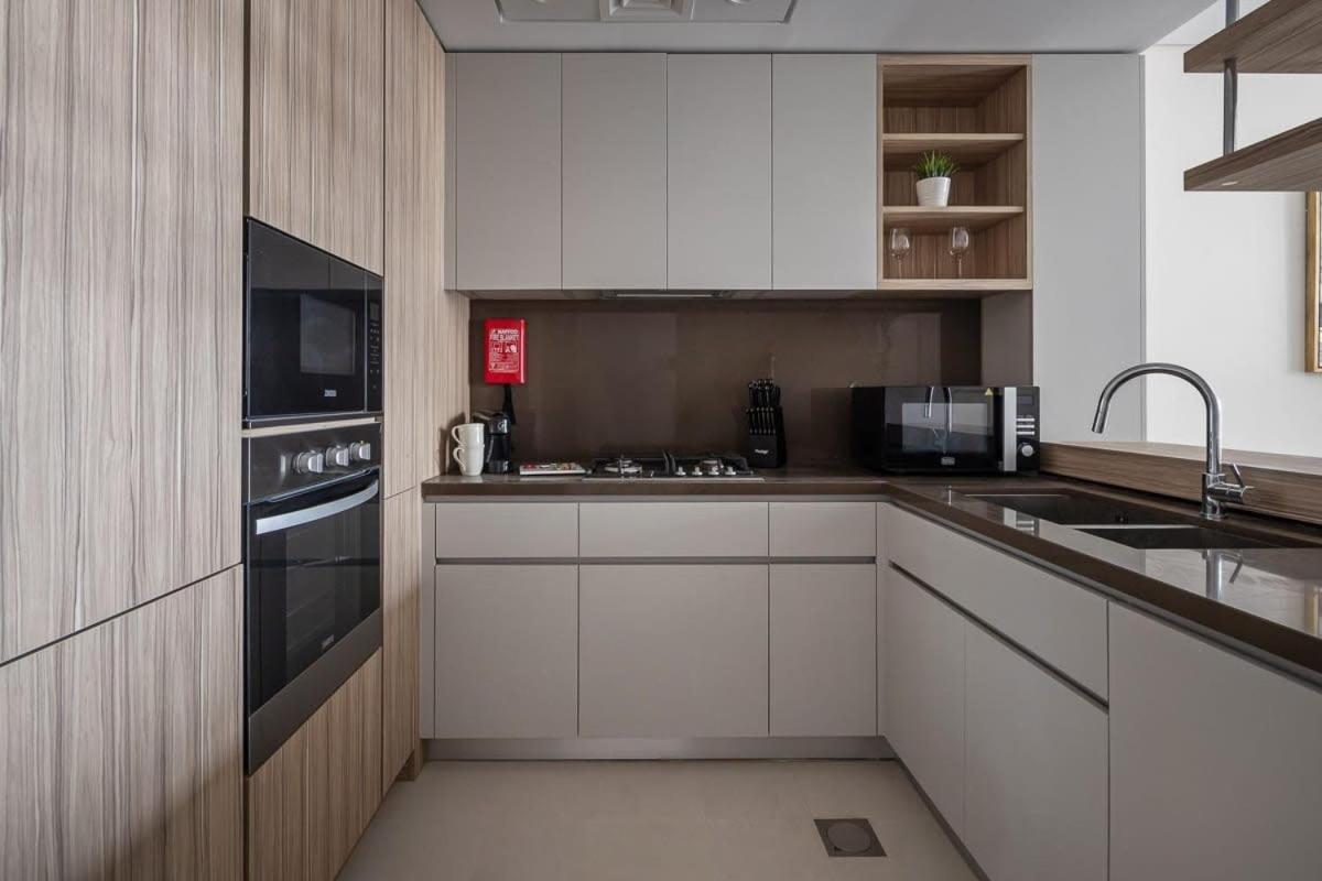 Frank Porter - Wilton Terraces 1 * Dubai