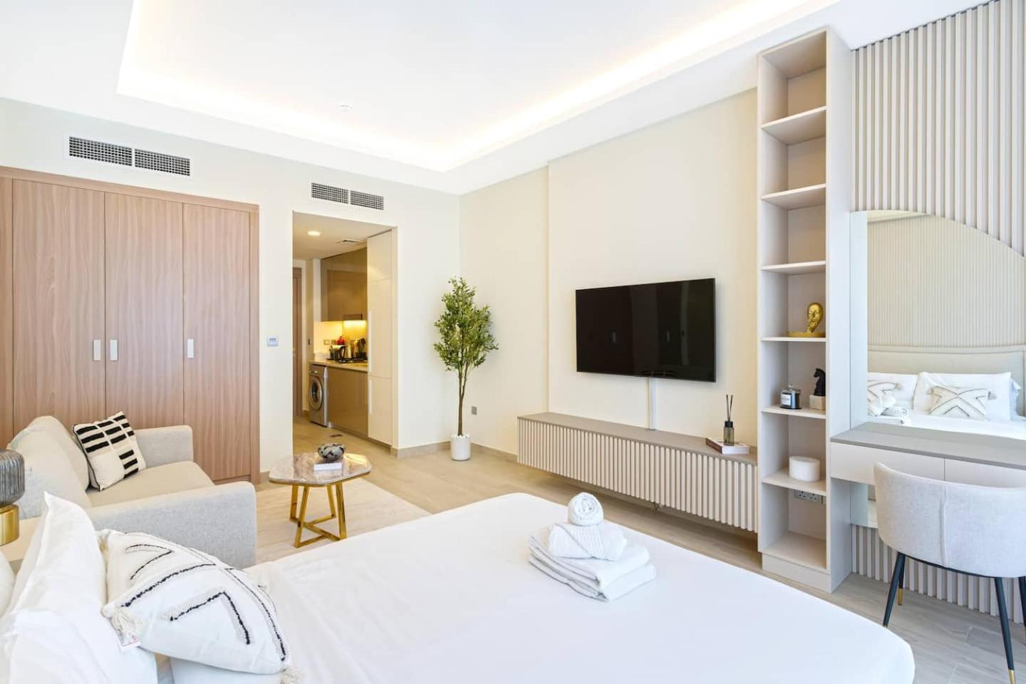 Modern Studio, Near Downtown *