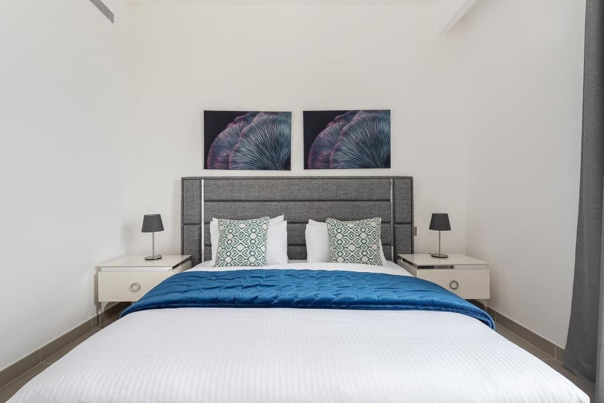 Frank Porter - 17 Icon Bay Appartement