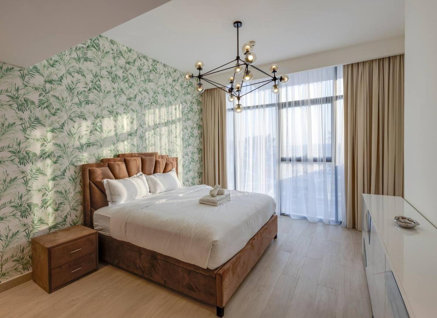 Elegant 2-br Gem Quick Access Downtown Dubai