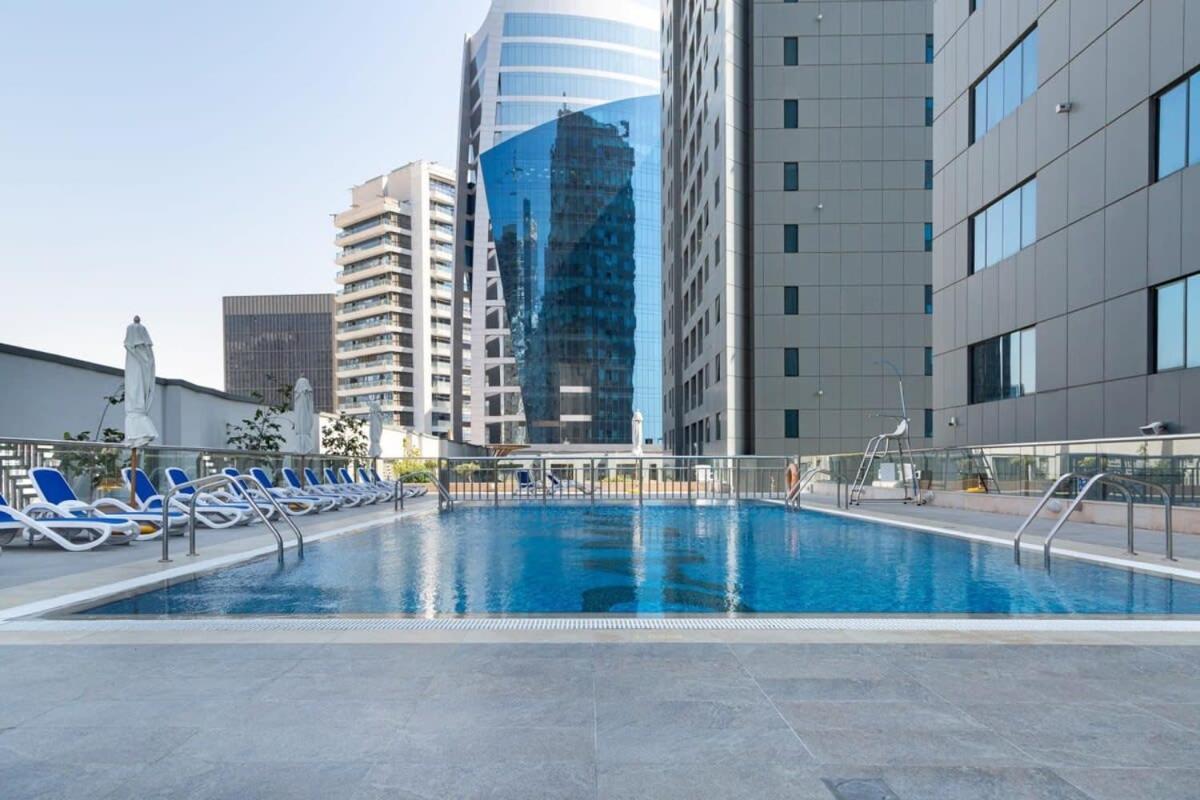 Frank Porter - Executive Bay * Dubaï