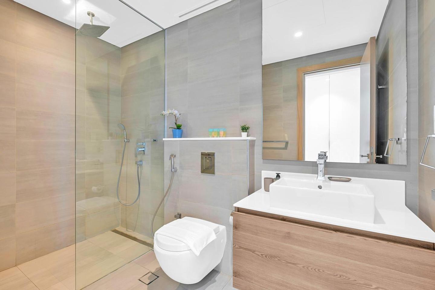 Refined 2 & Half Br In Mada Residences Near Mall Apartment Dubai