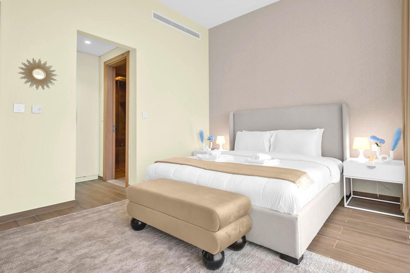 Refined 2 & Half Br In Mada Residences Near Mall
