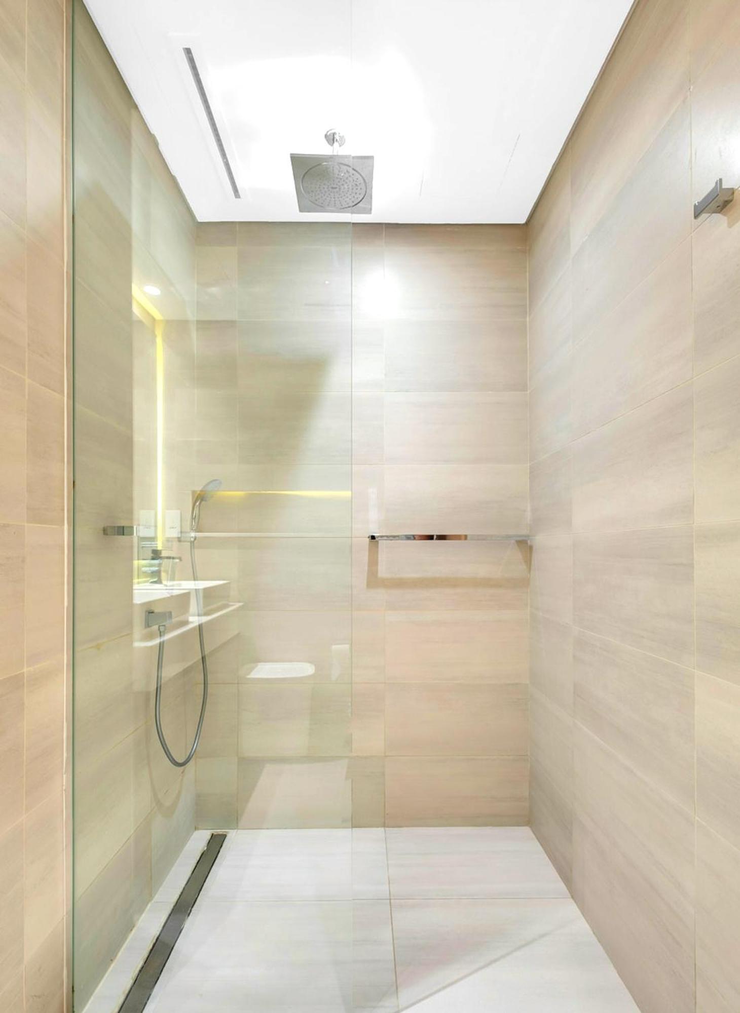 Refined 2 & Half Br In Mada Residences Near Mall Apartment Dubai