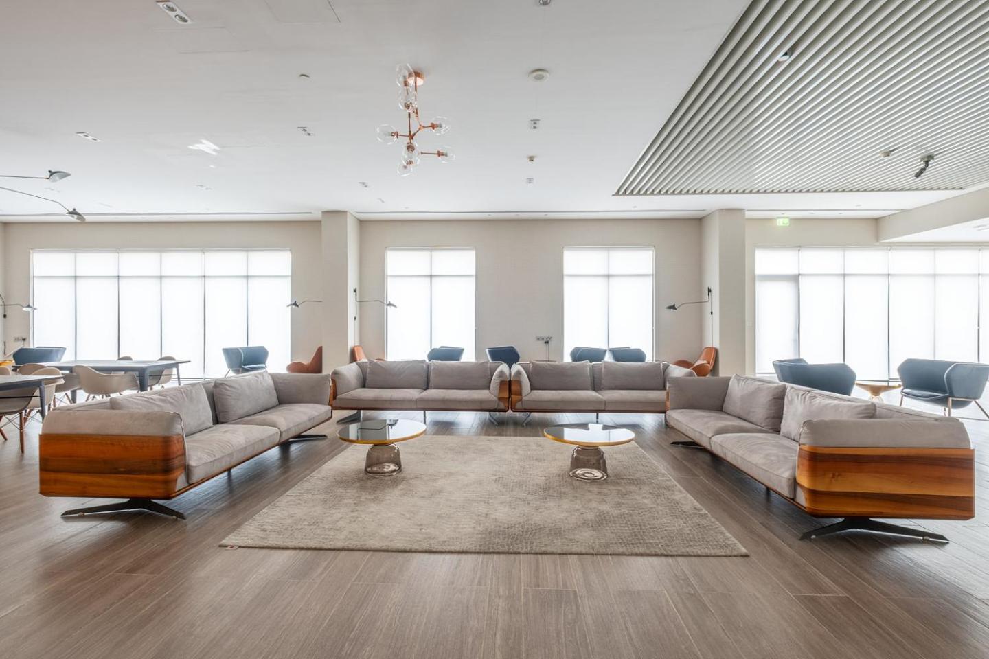 Refined 2 & Half Br In Mada Residences Near Mall Apartment *