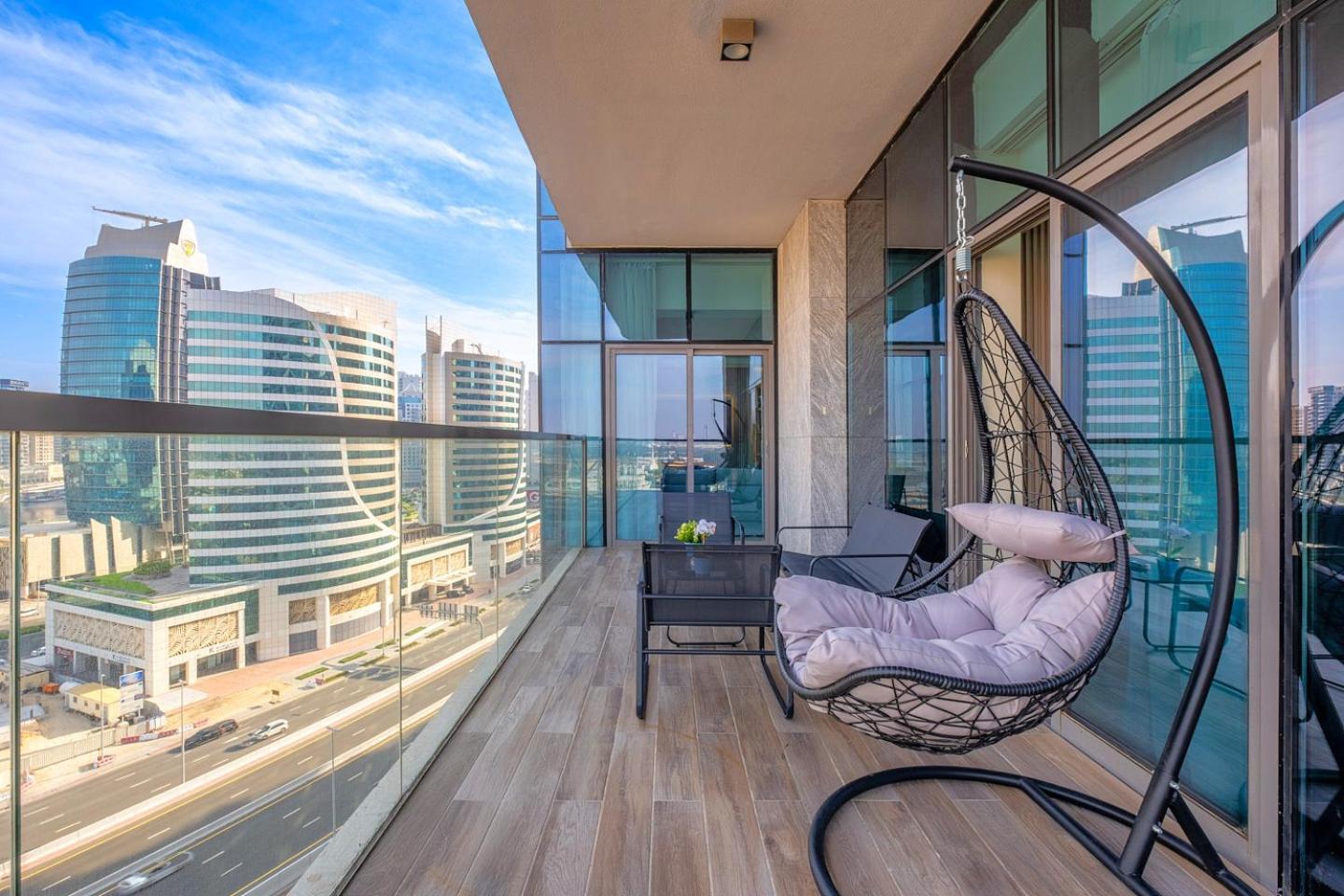 Refined 2 & Half Br In Mada Residences Near Mall