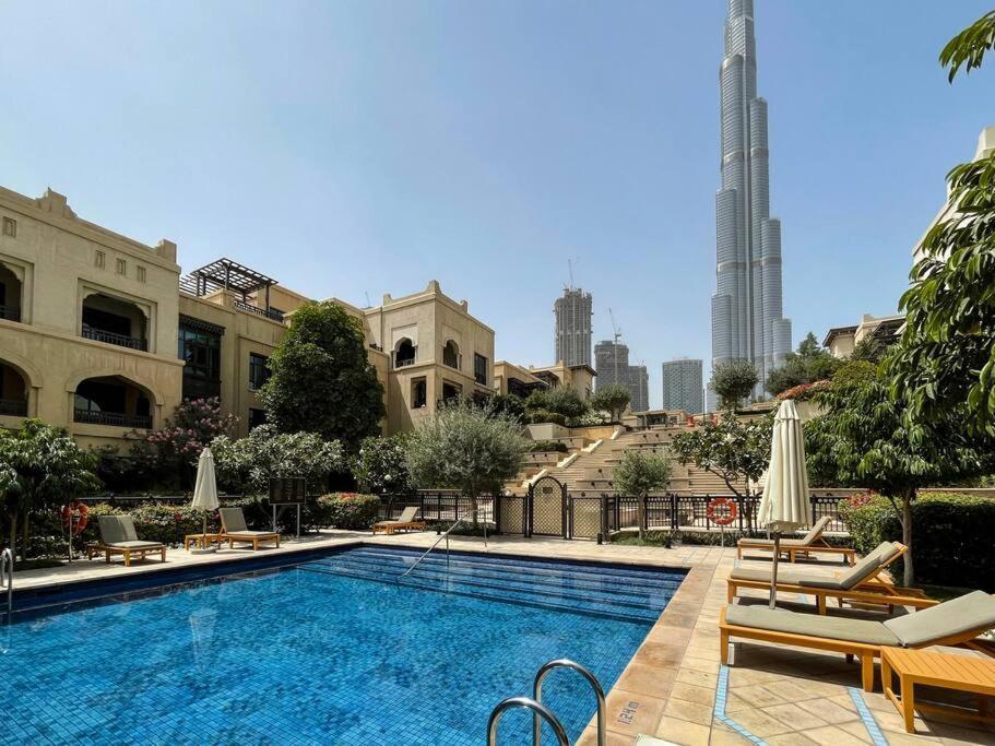 Appartamento First Class 1br Tranquil Oasis In Old Town Dubai