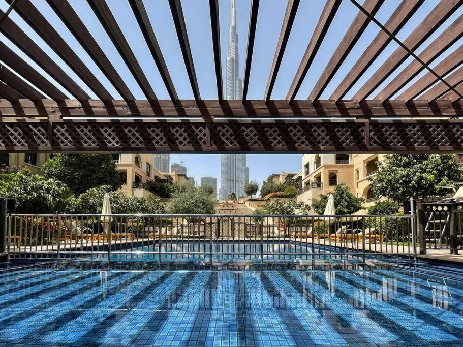 Appartamento First Class 1br Tranquil Oasis In Old Town Dubai