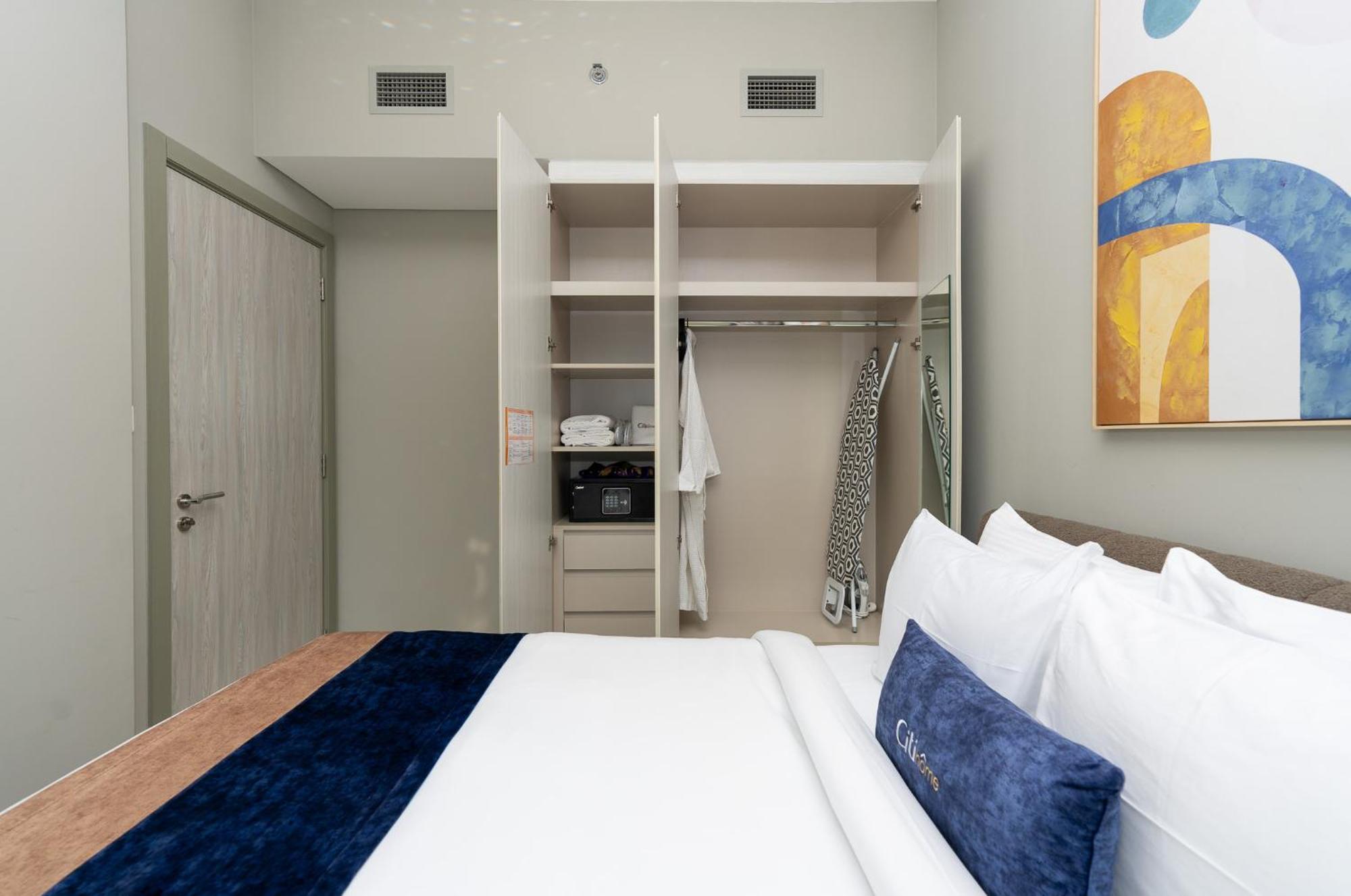 Citihome-1br In Business Bay Overlooking The Canal *
