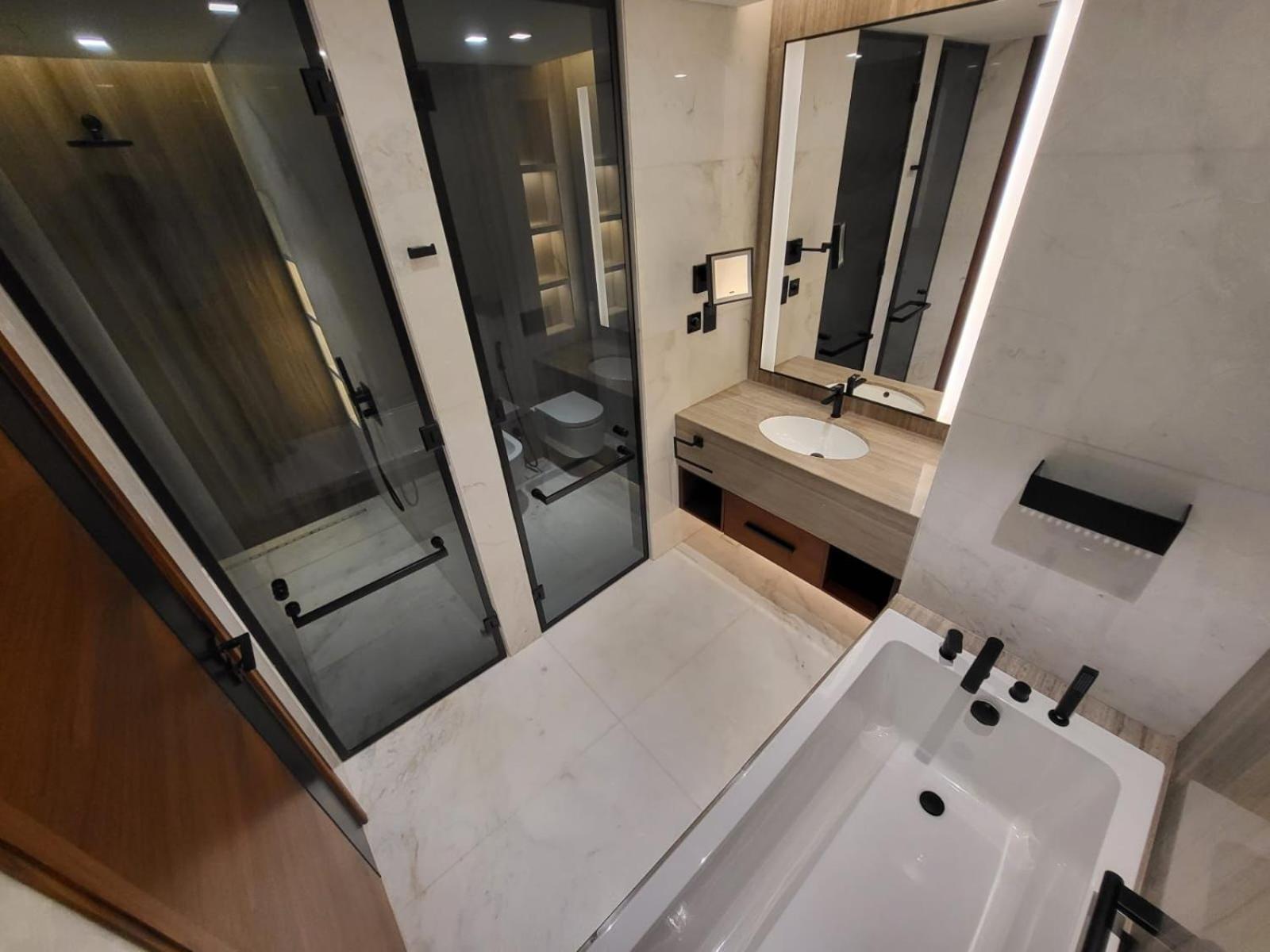 Bluewaters Island - Modern 2 Bedroom Full Apartment *