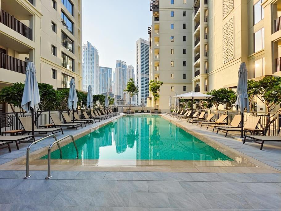 Creek Beachfront Heaven: 1br Luxe Harbor Flat Apartment Dubai