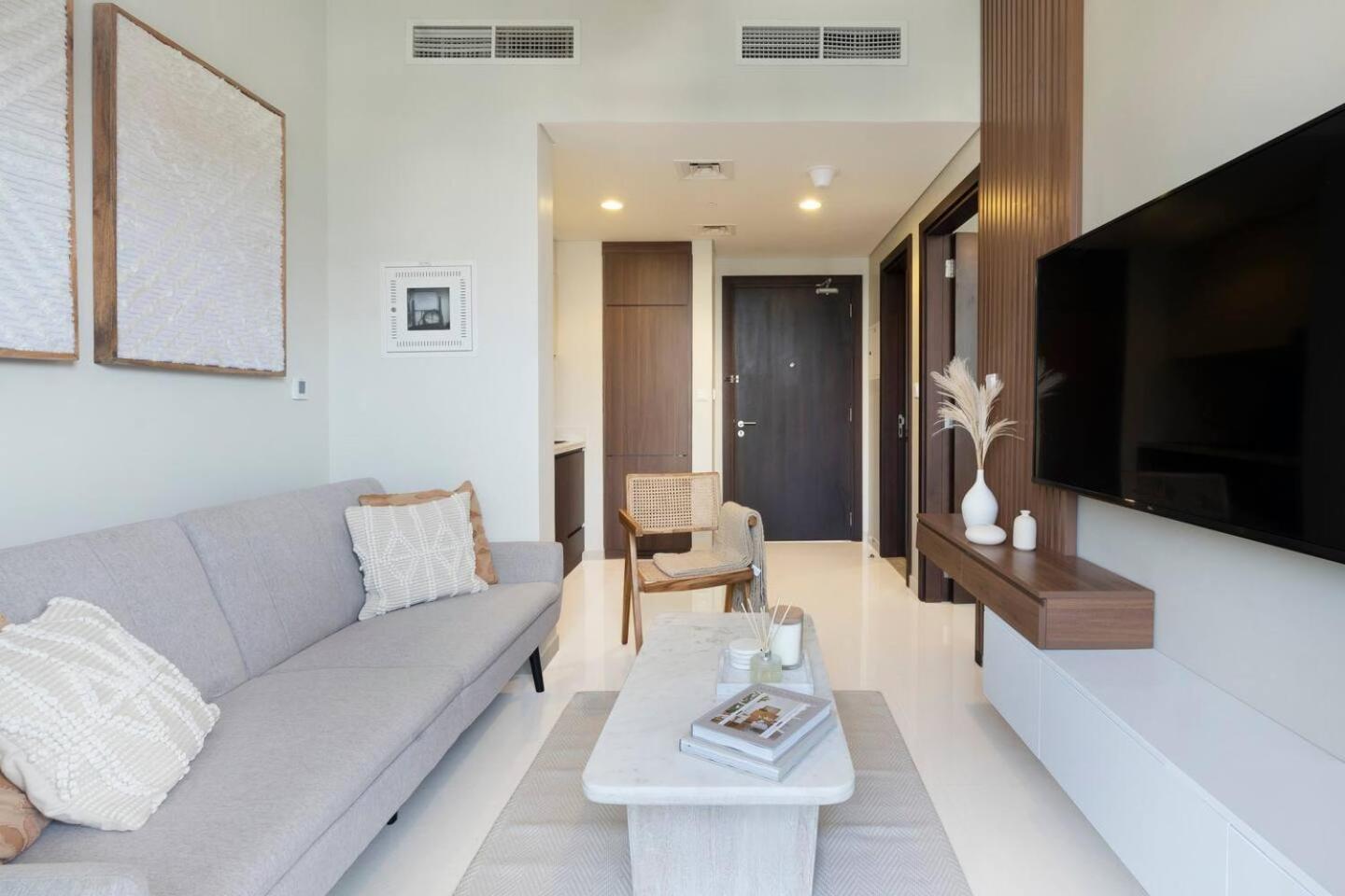 Apartemen 5-star Burj Khalifa View In Boho With Pool & Gym!
