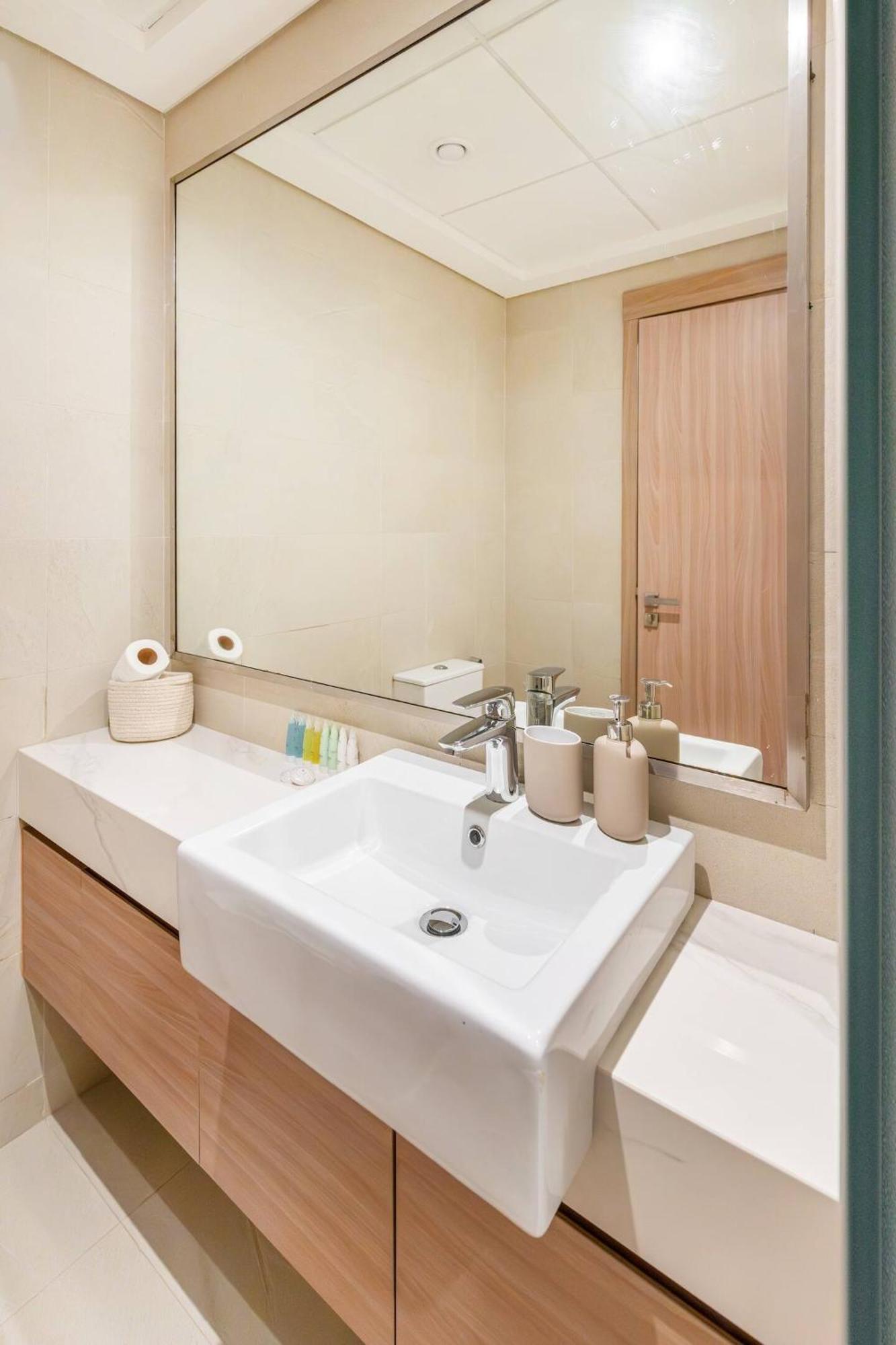 Modern Studio, Near Downtown Dubaï