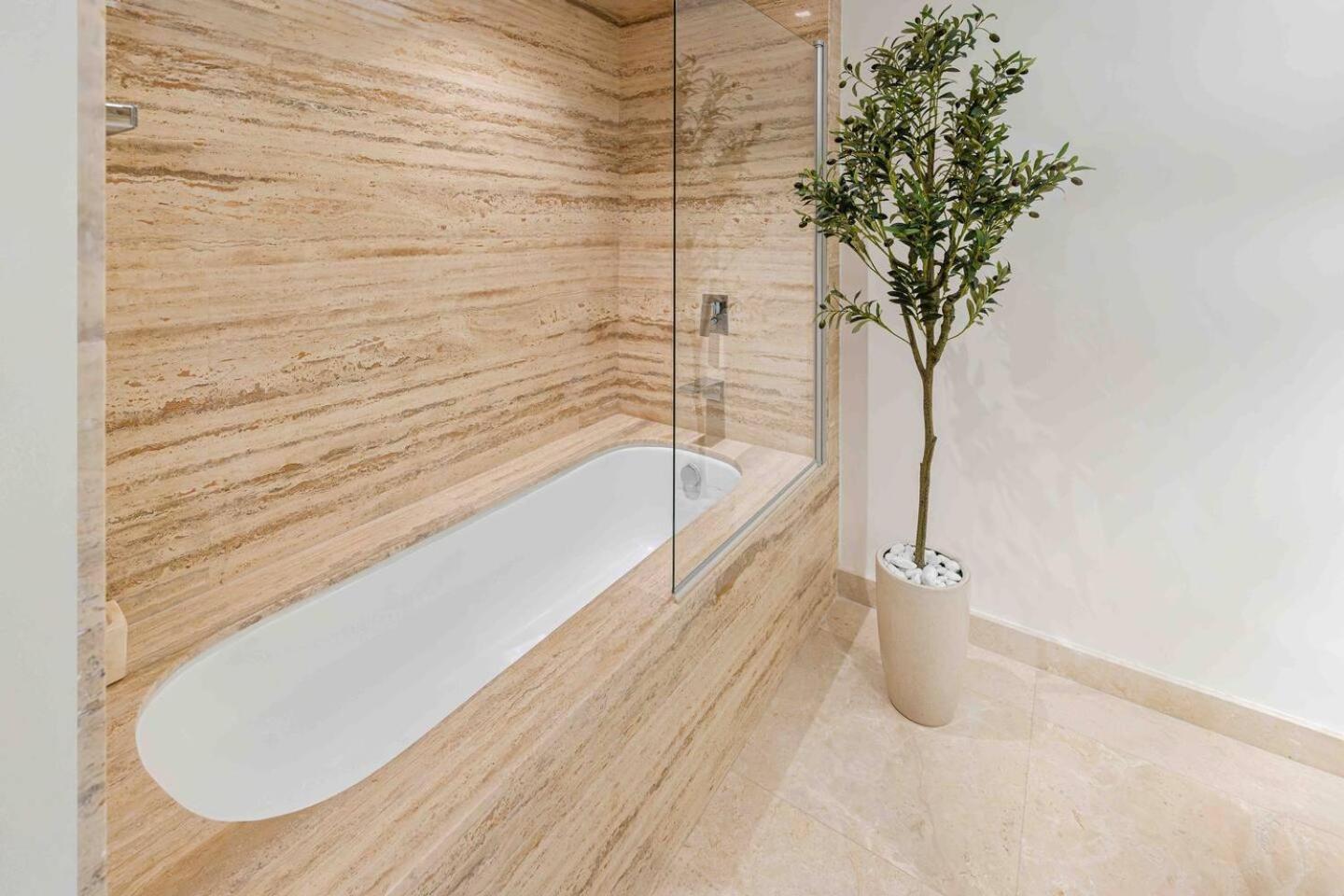 Luxurious Flat 3 Min To Burj Khalifa Sleeps 3