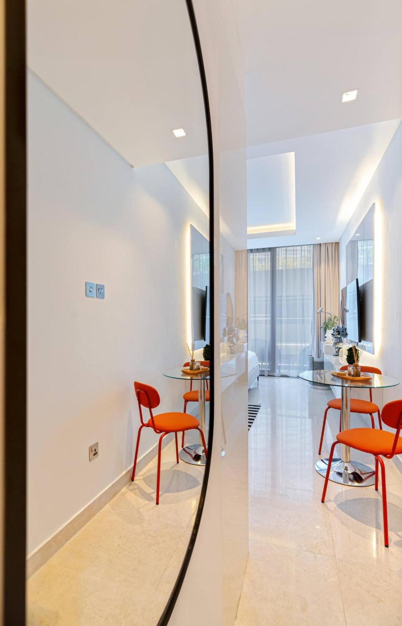 Luxurious Flat 3 Min To Burj Khalifa Sleeps 3 *