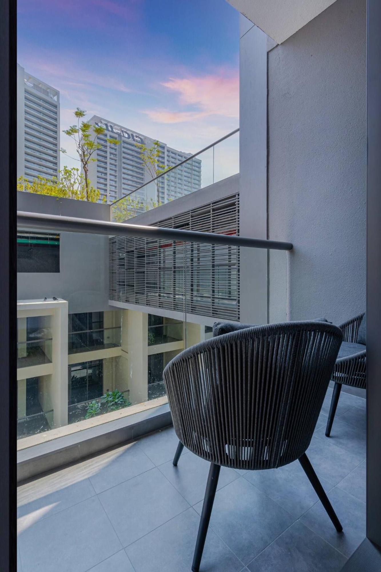 Luxurious Flat 3 Min To Burj Khalifa Sleeps 3