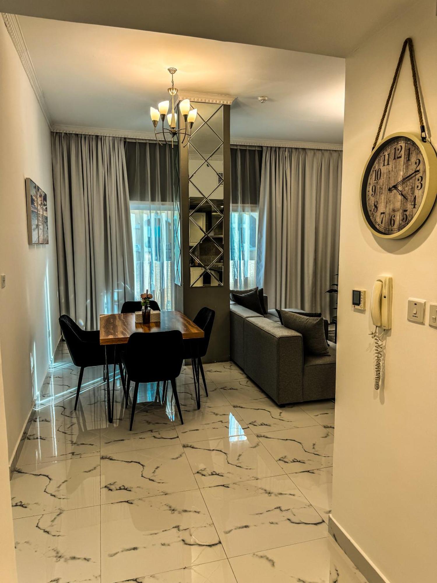 Appartement Dubaistay Luxury 2 Bedroom Jvc King And Queensize
