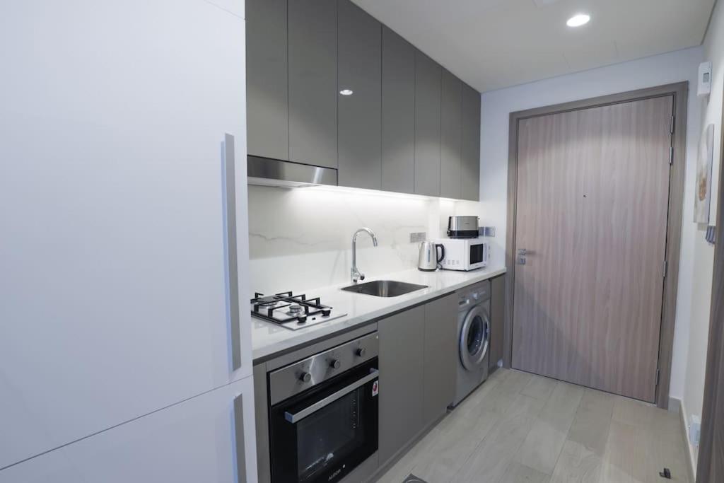Apartment Incredible In Azizi Riviera