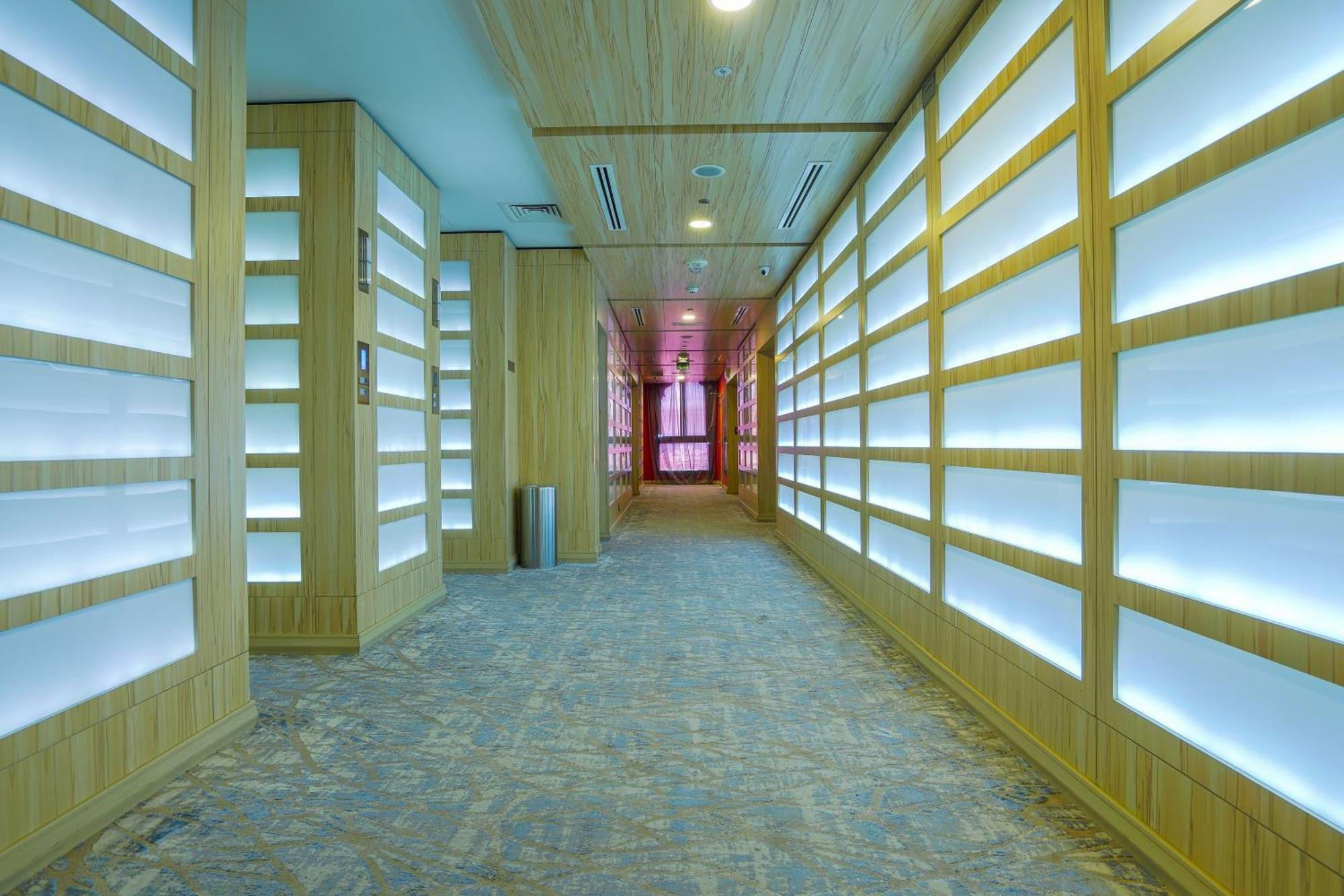 Palette Royal Reflections And Hotel 4*