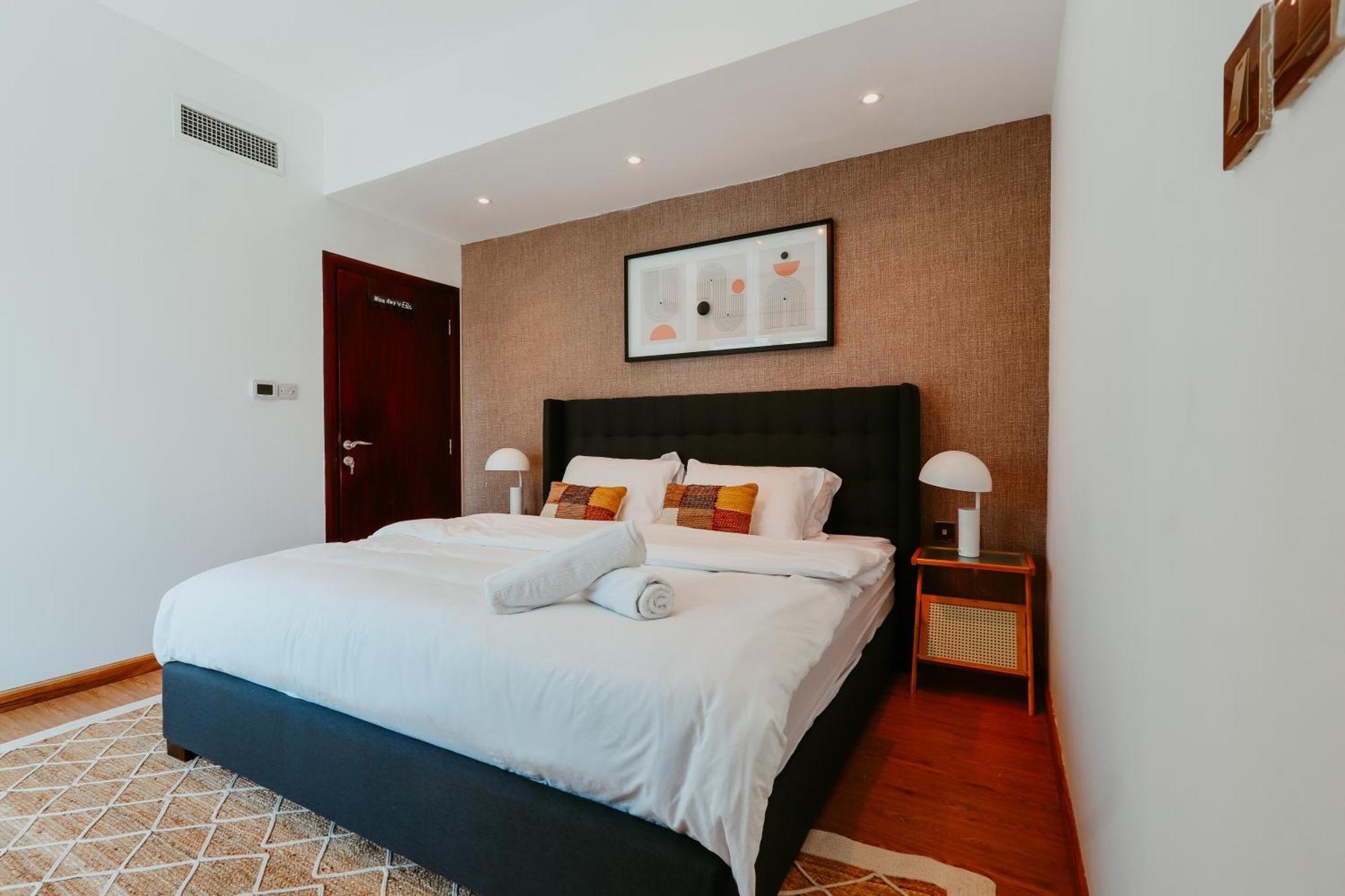 Marina Delight: Spacious Retreat For Groups Dubaï