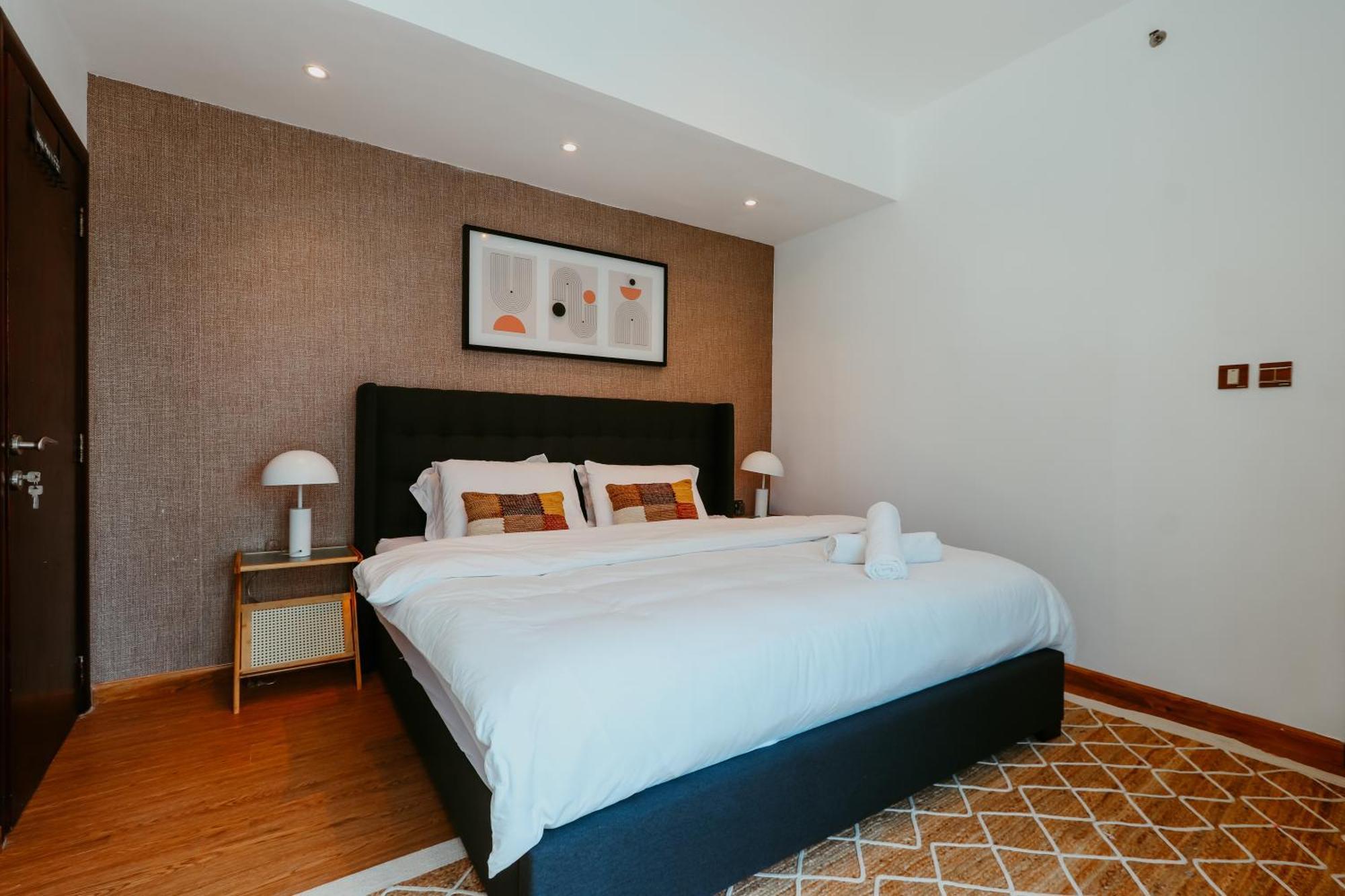 Marina Delight: Spacious Retreat For Groups Appartement