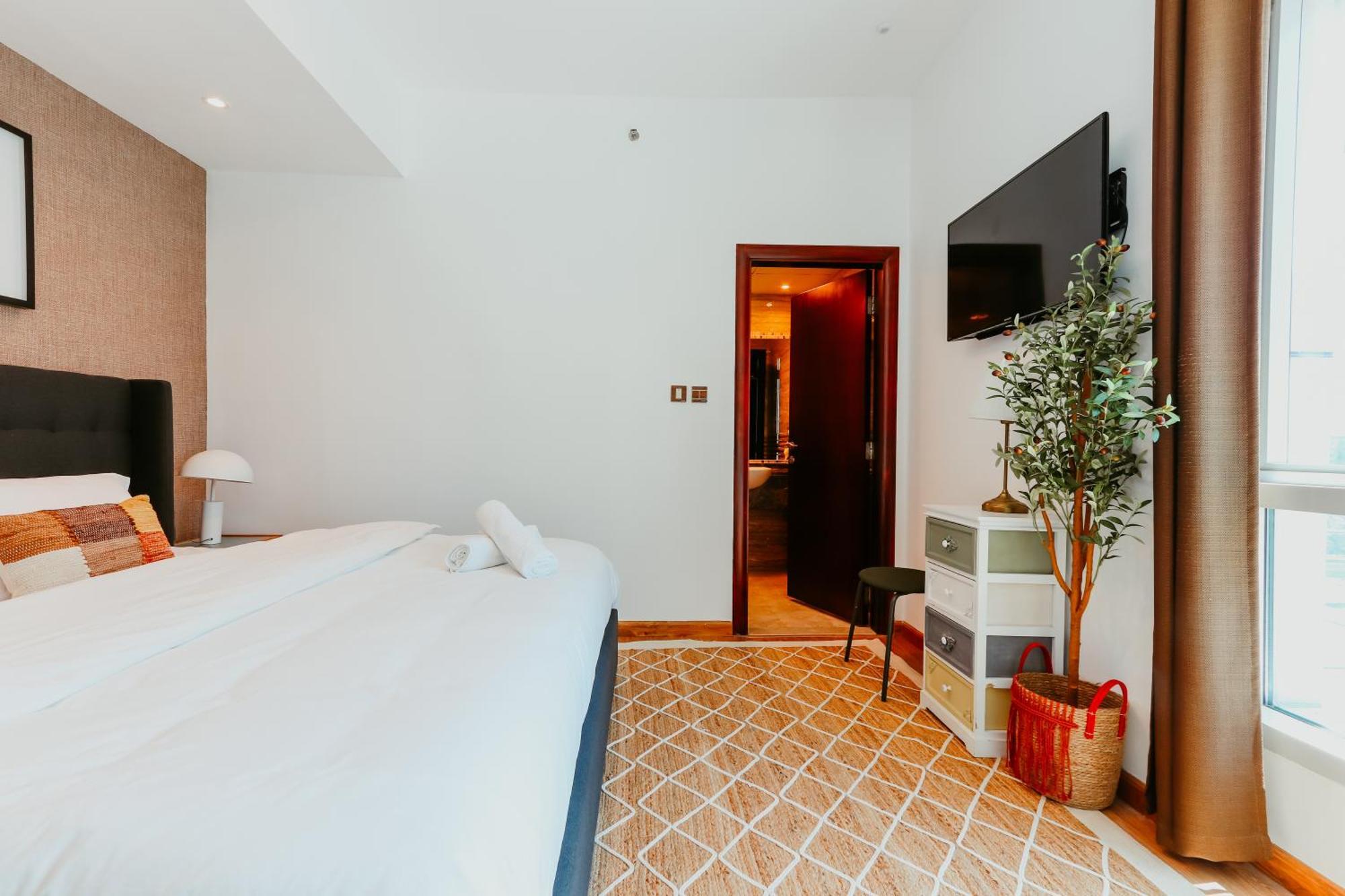 Marina Delight: Spacious Retreat For Groups *