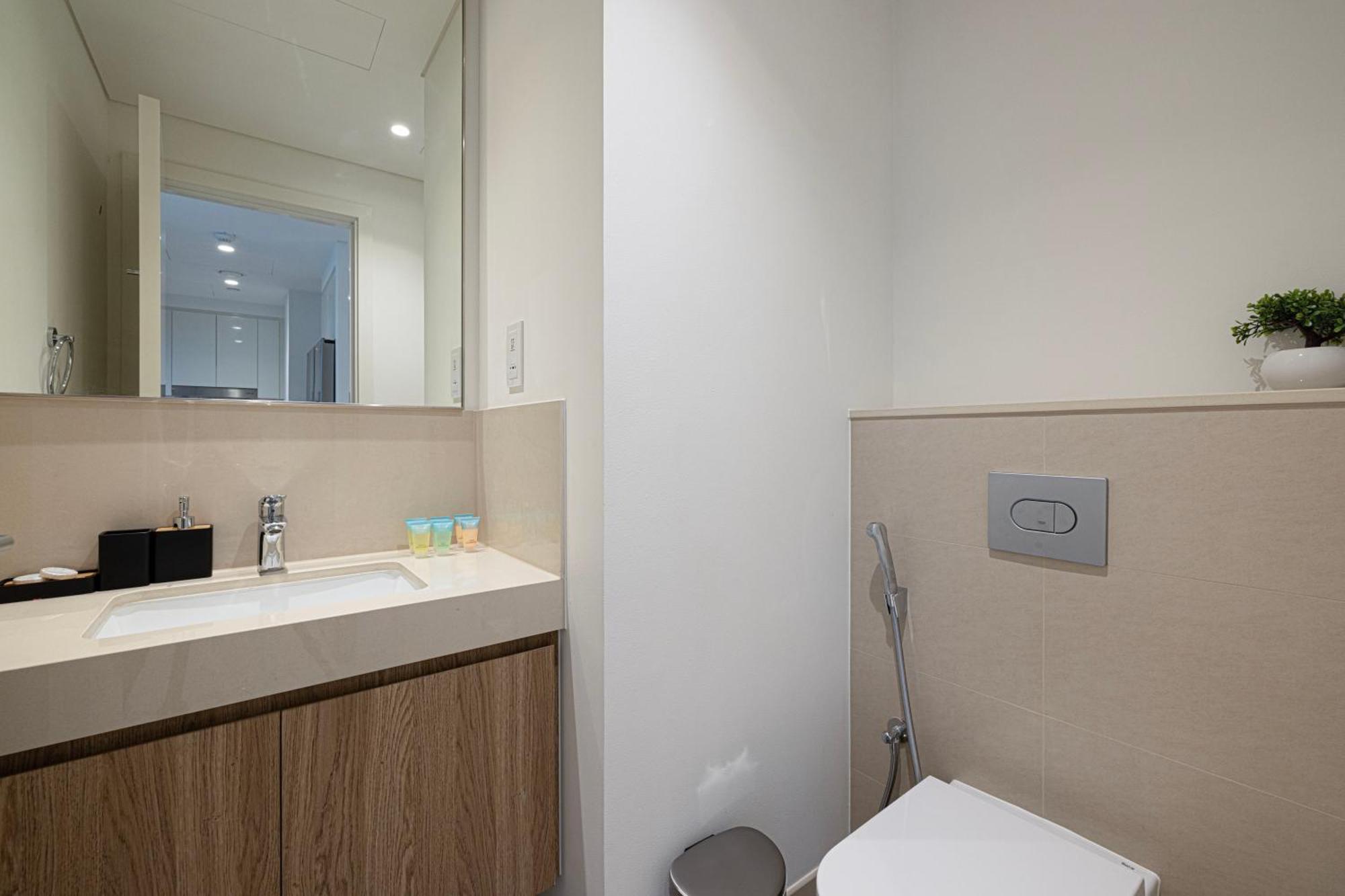 Burj Khalifa View & Mall Connection Apartemen