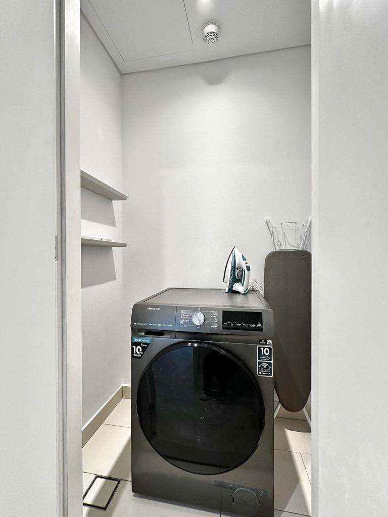Apartament La Vie, Jbr- Sea View With Beach Access- Happy Holidays Lux *