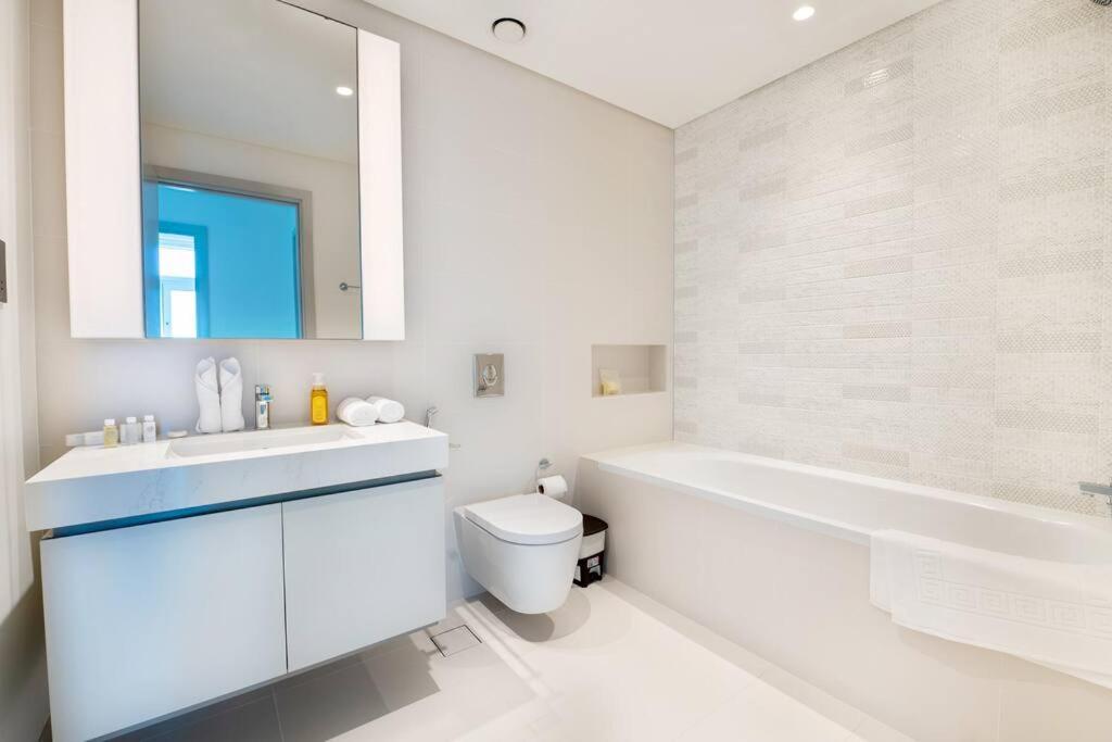 Apartment Elegant 1br With Sea View And Free Access Dubai
