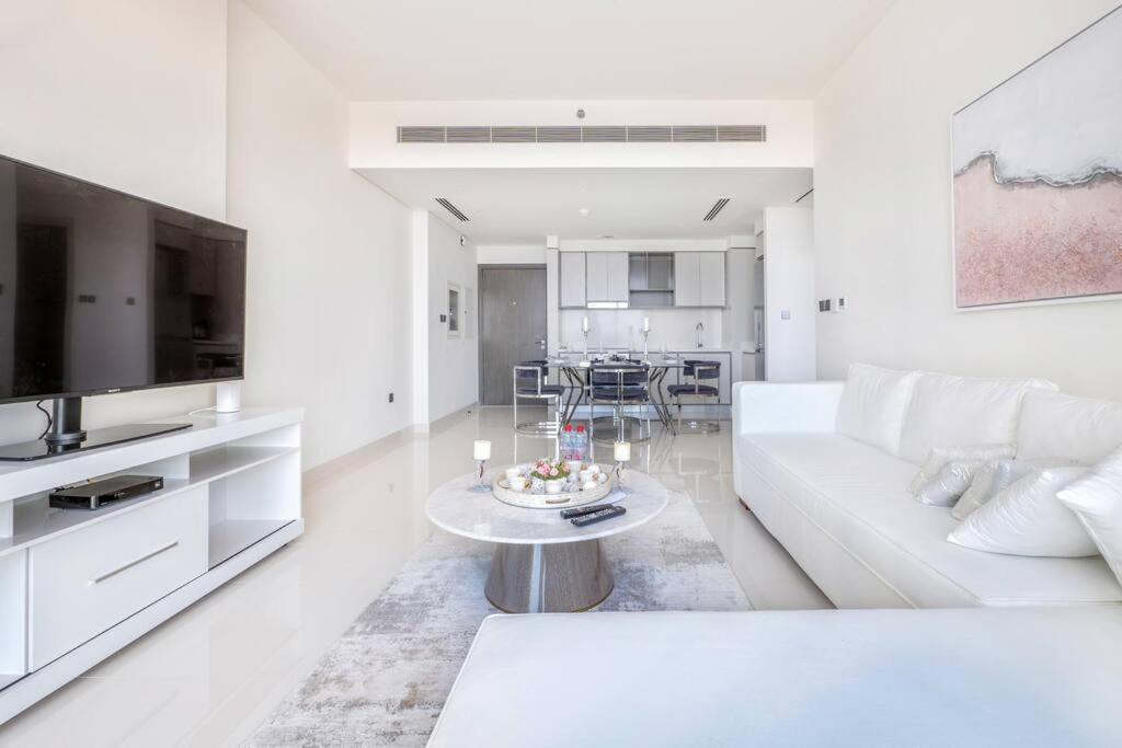 Apartment Elegant 1br With Sea View And Free Access *