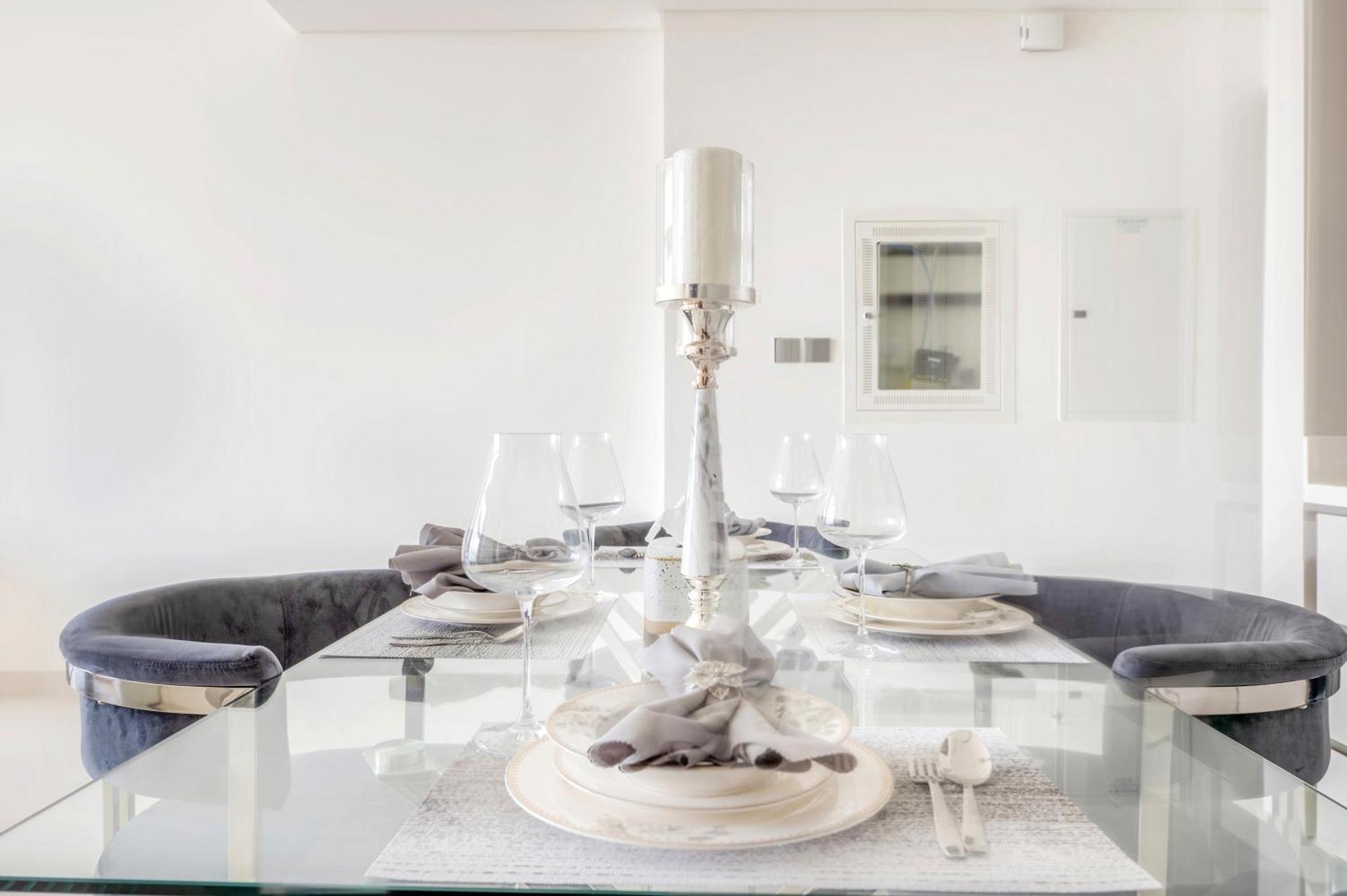 Apartment Elegant 1br With Sea View And Free Access *