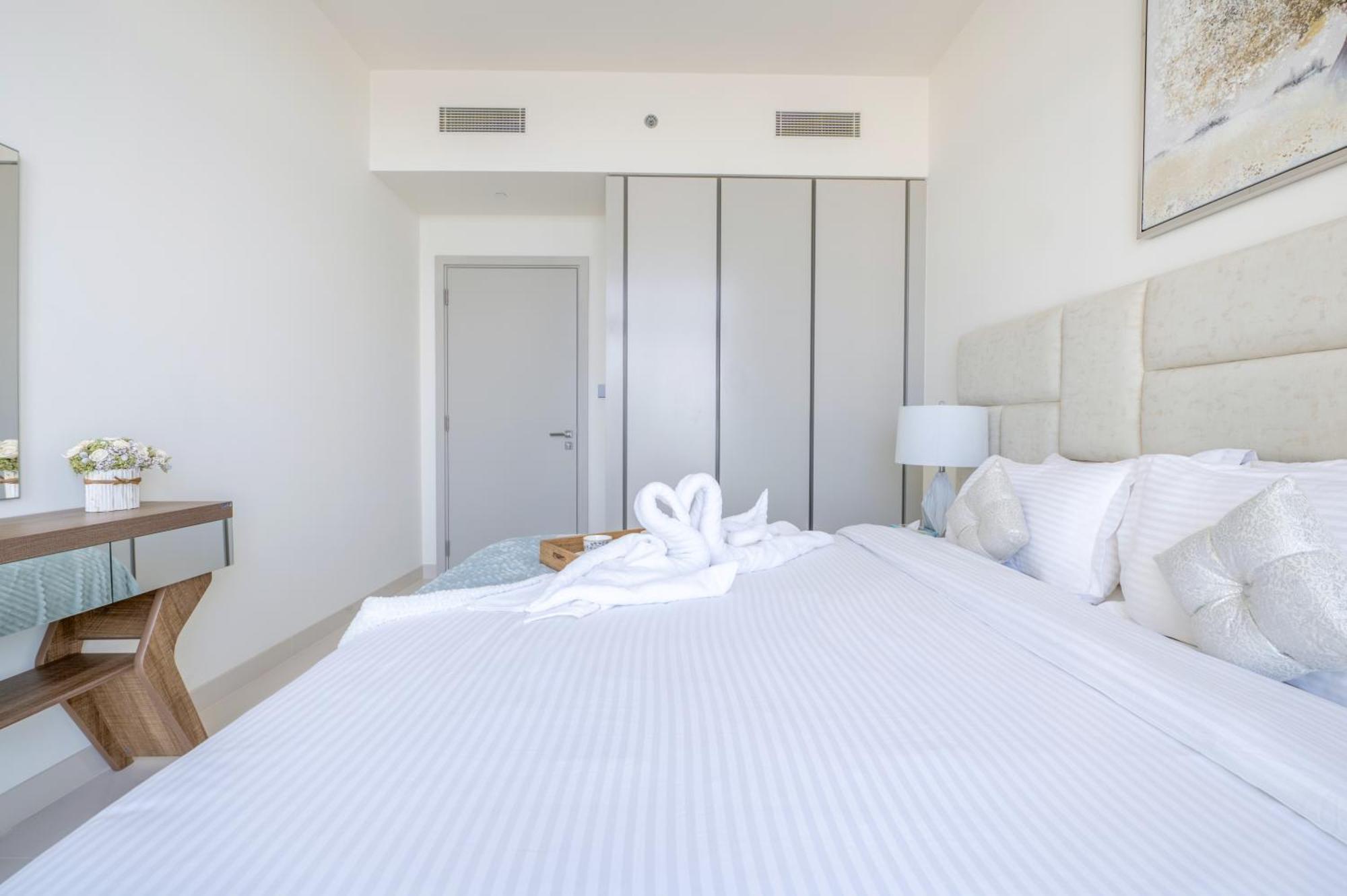 Apartment Elegant 1br With Sea View And Free Access Dubai